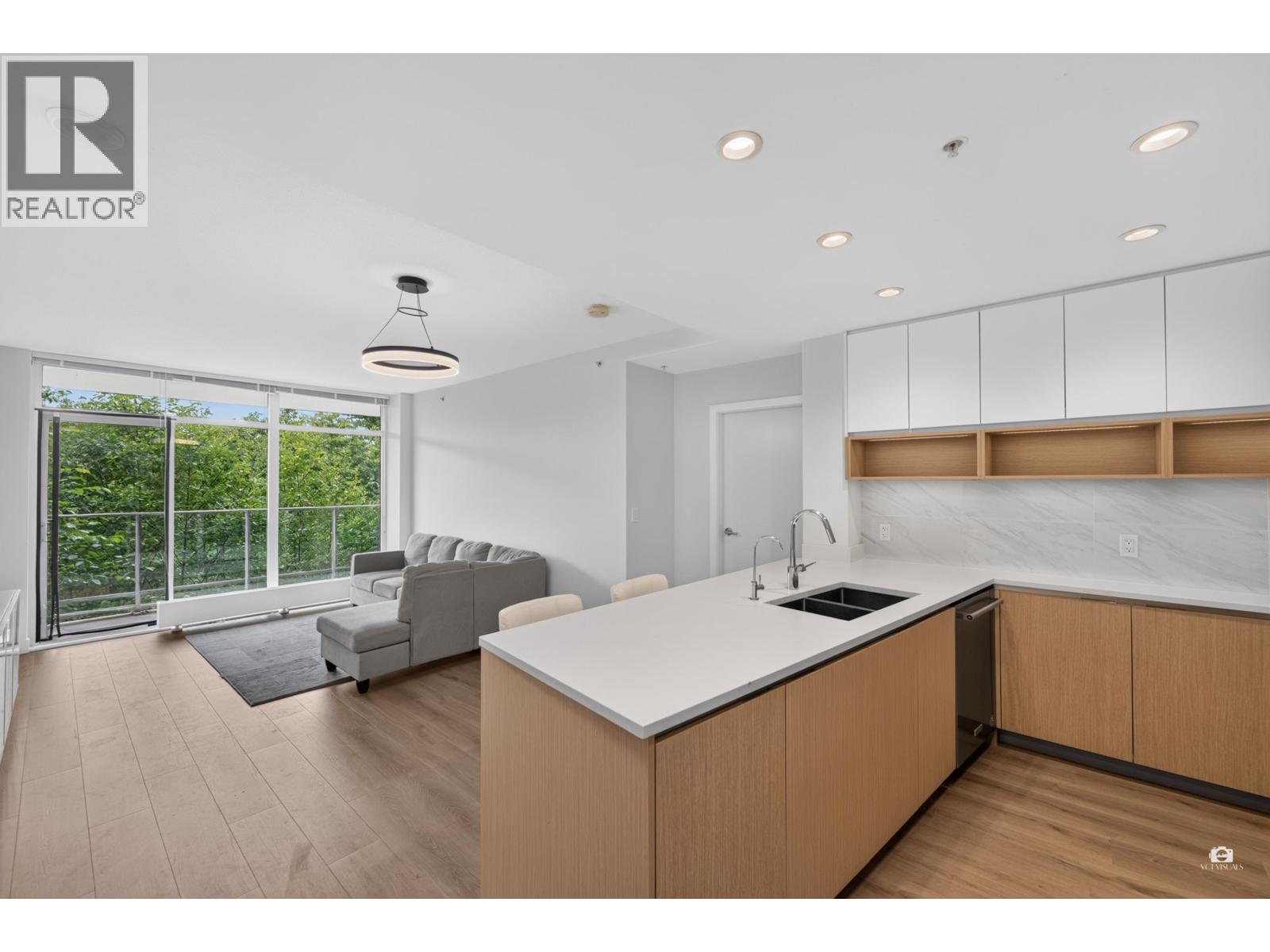 105 8940 University Crescent Property Photo 4