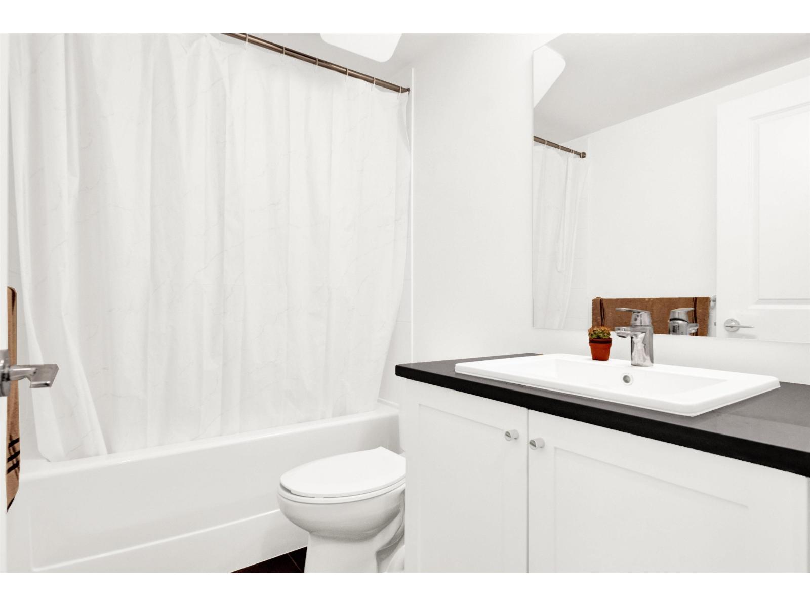 146 15778 85 Avenue Property Photo 1