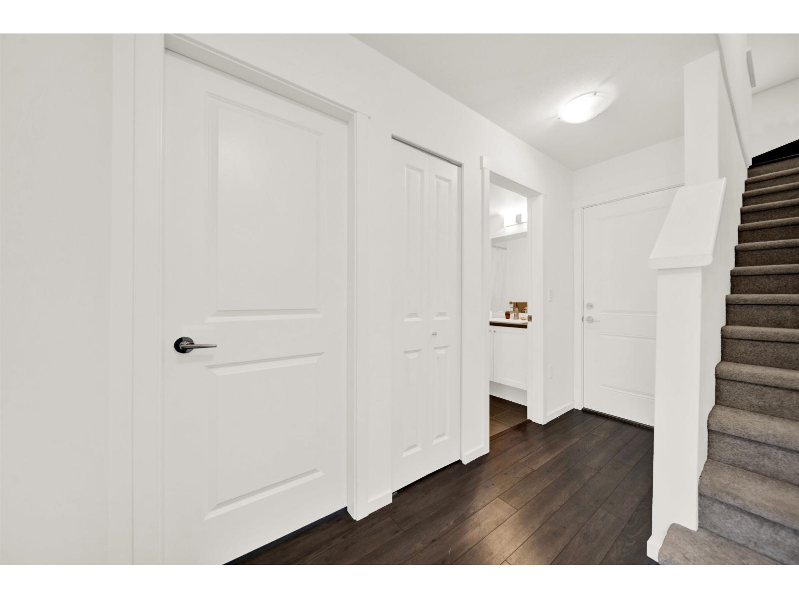 146 15778 85 Avenue Property Photo 5