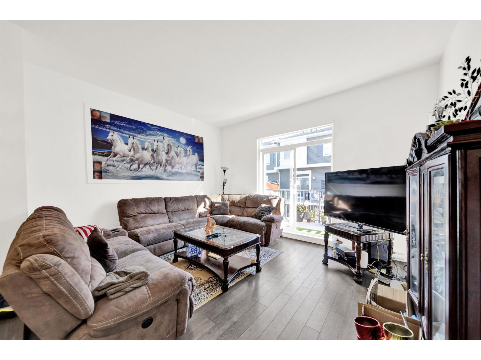 146 15778 85 Avenue Property Photo 8