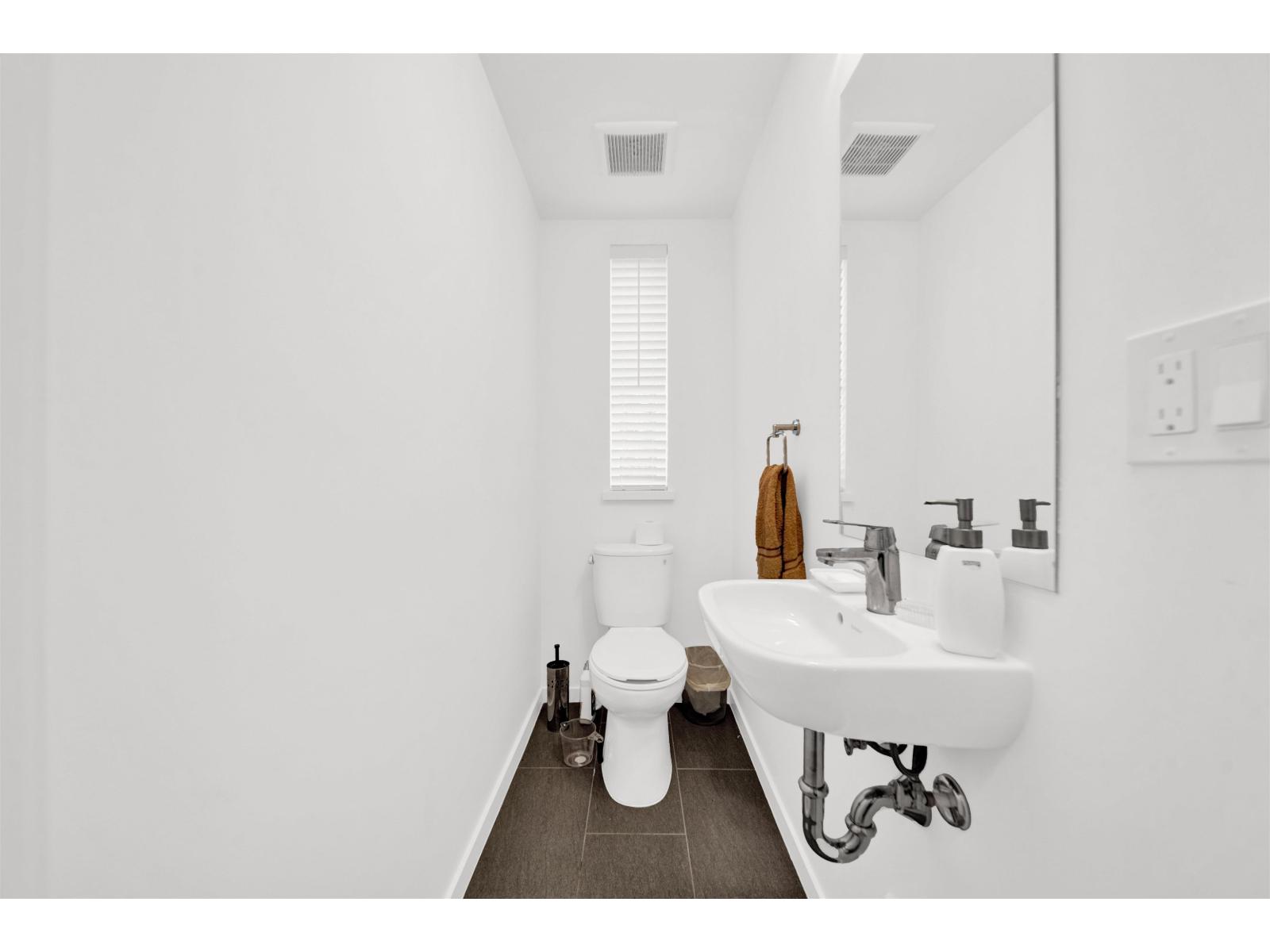 146 15778 85 Avenue Property Photo 15