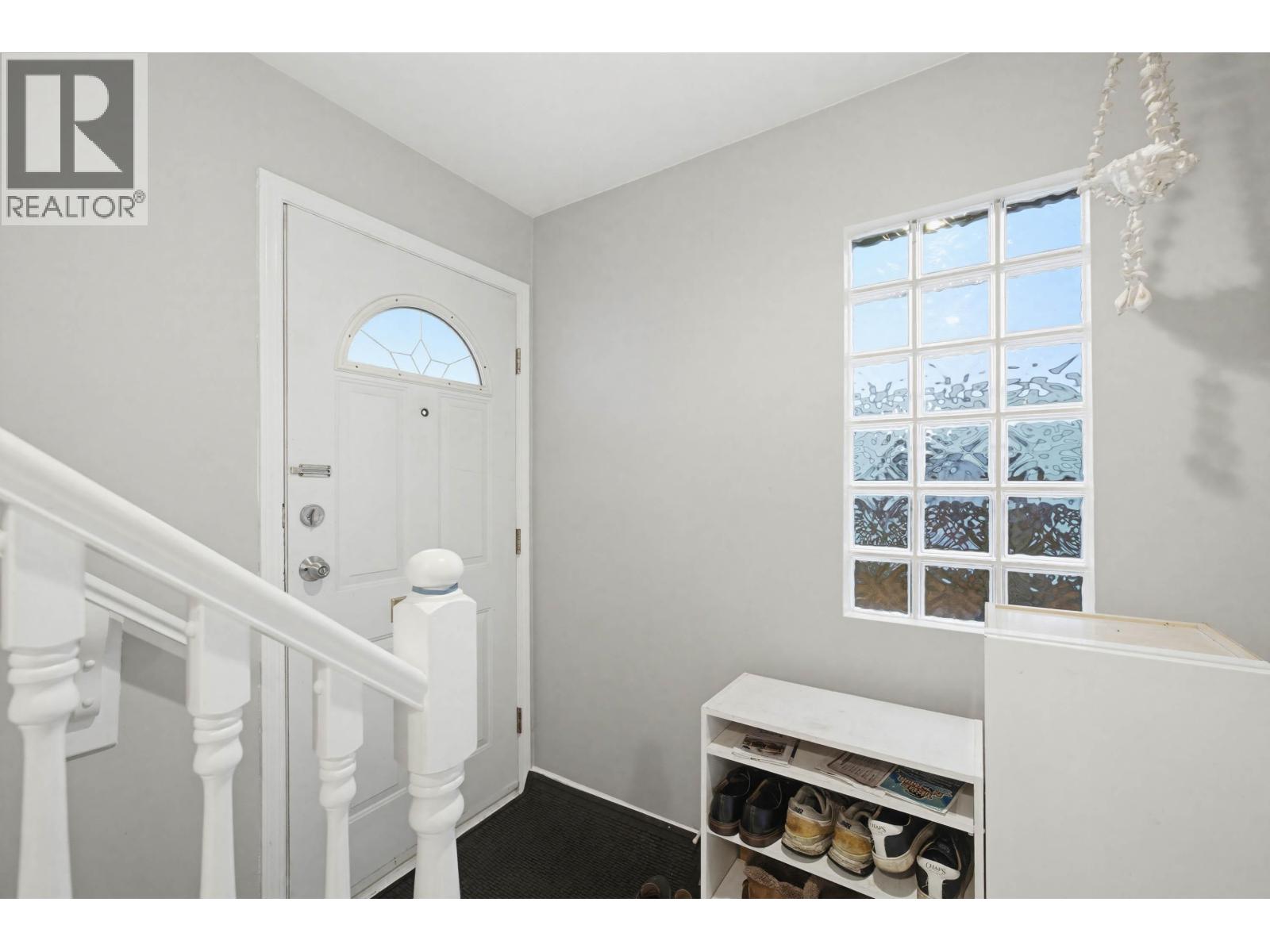 557 E 44th Avenue Property Photo 14