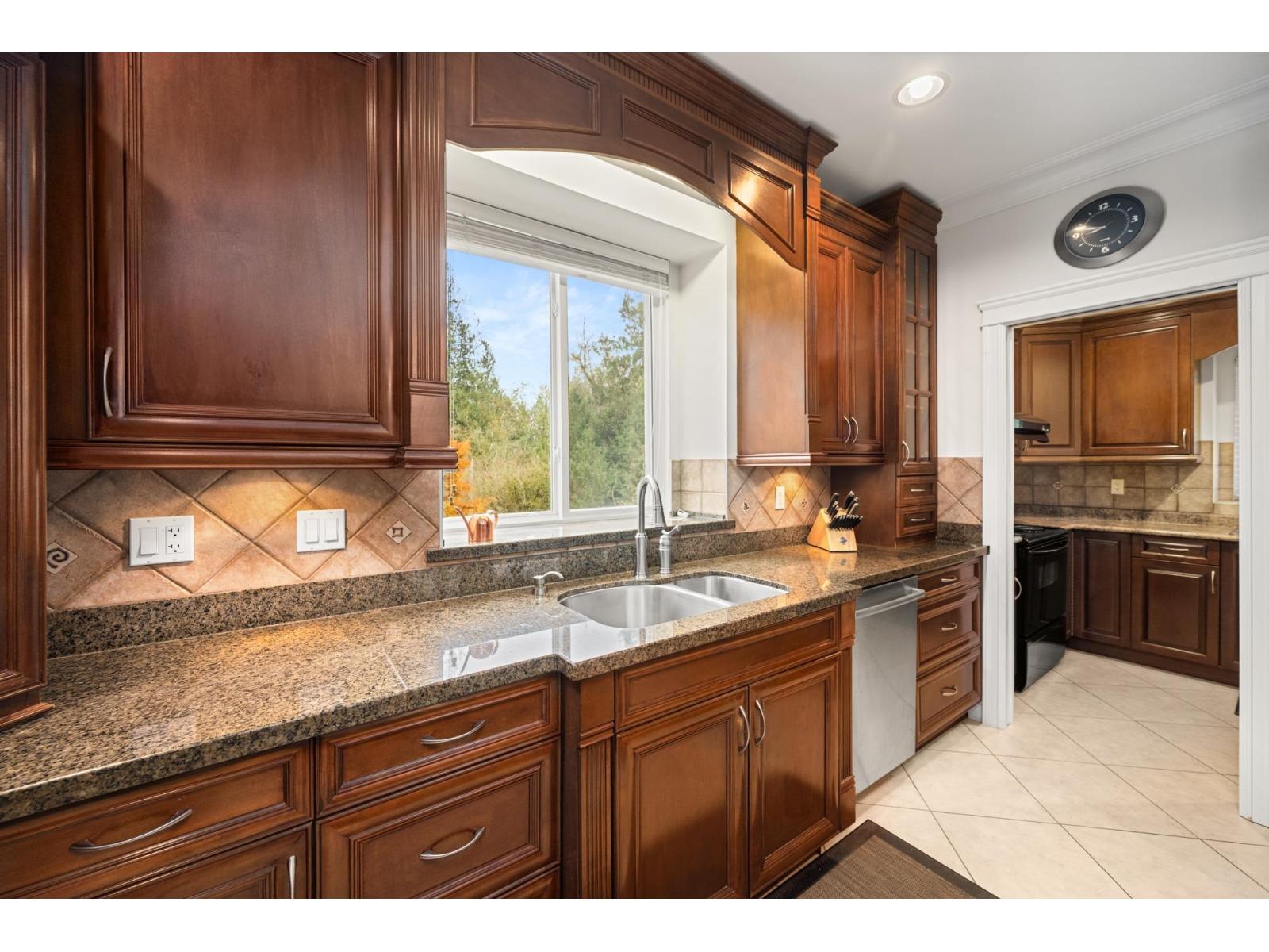 16416 92a Avenue Property Photo 13