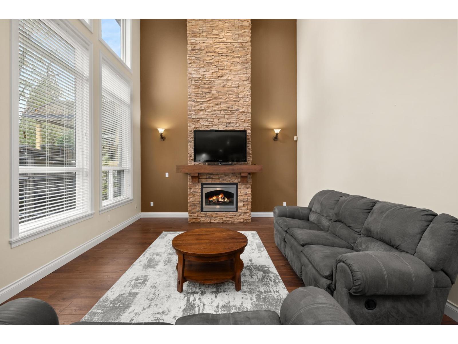 16416 92a Avenue Property Photo 16