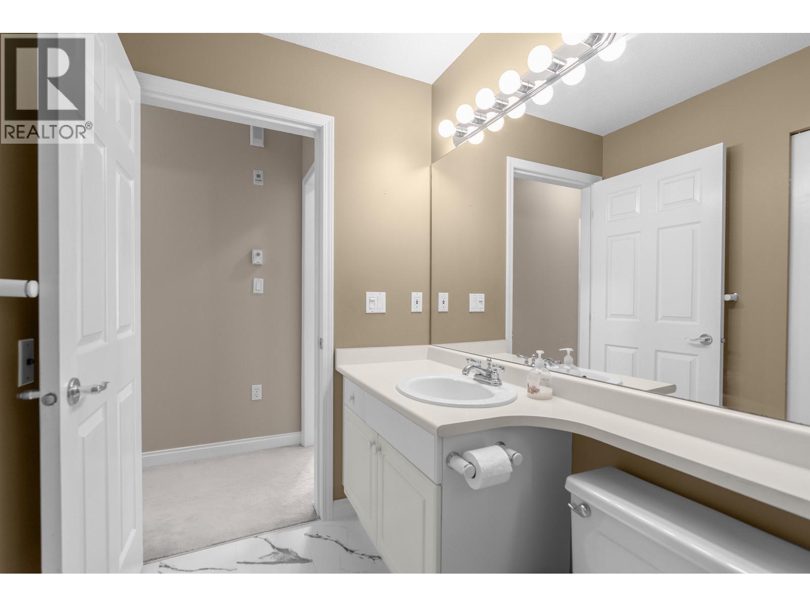 207 2985 Princess Crescent Property Photo 16