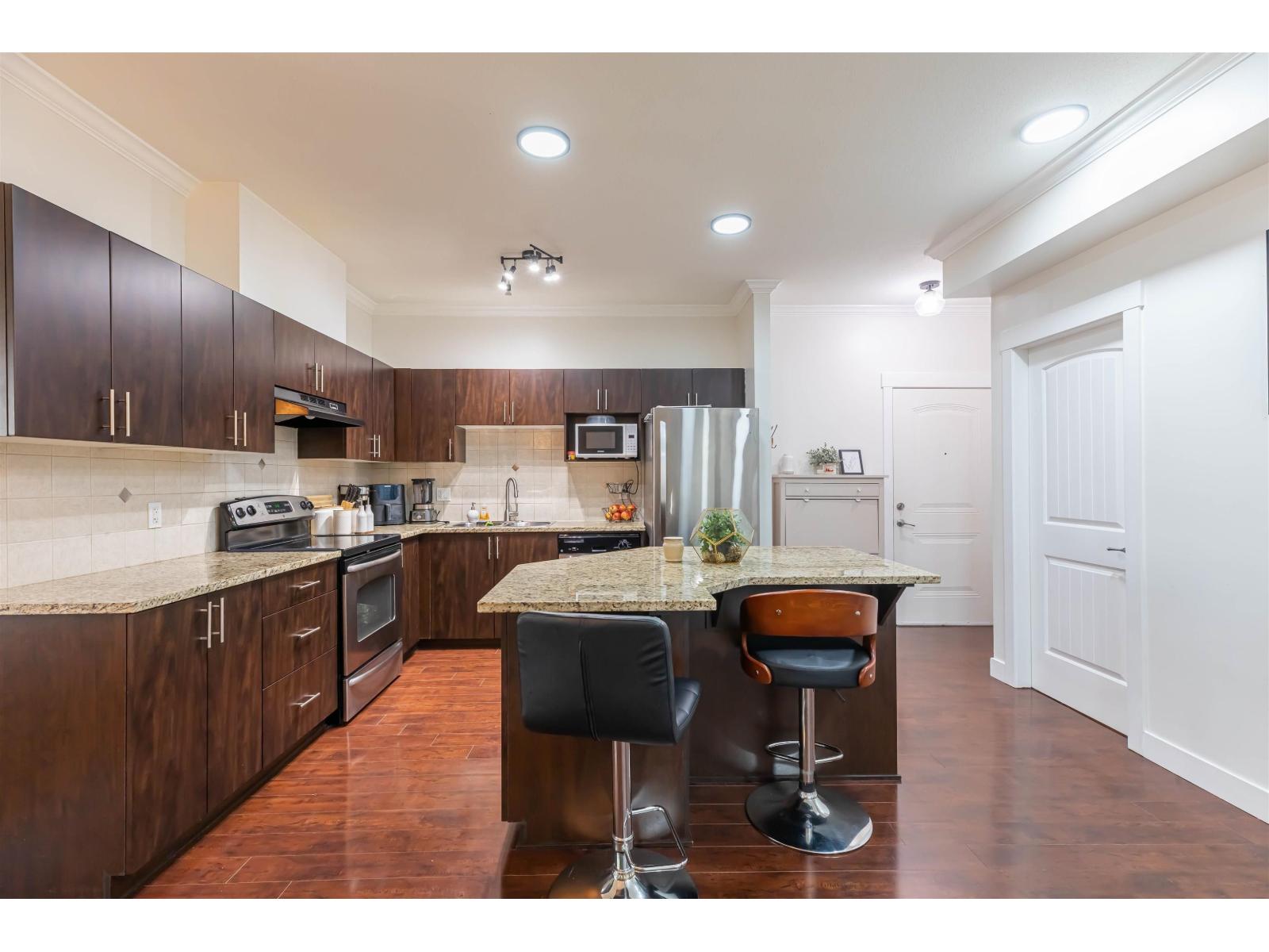 116 17769 57 Avenue Property Photo 9