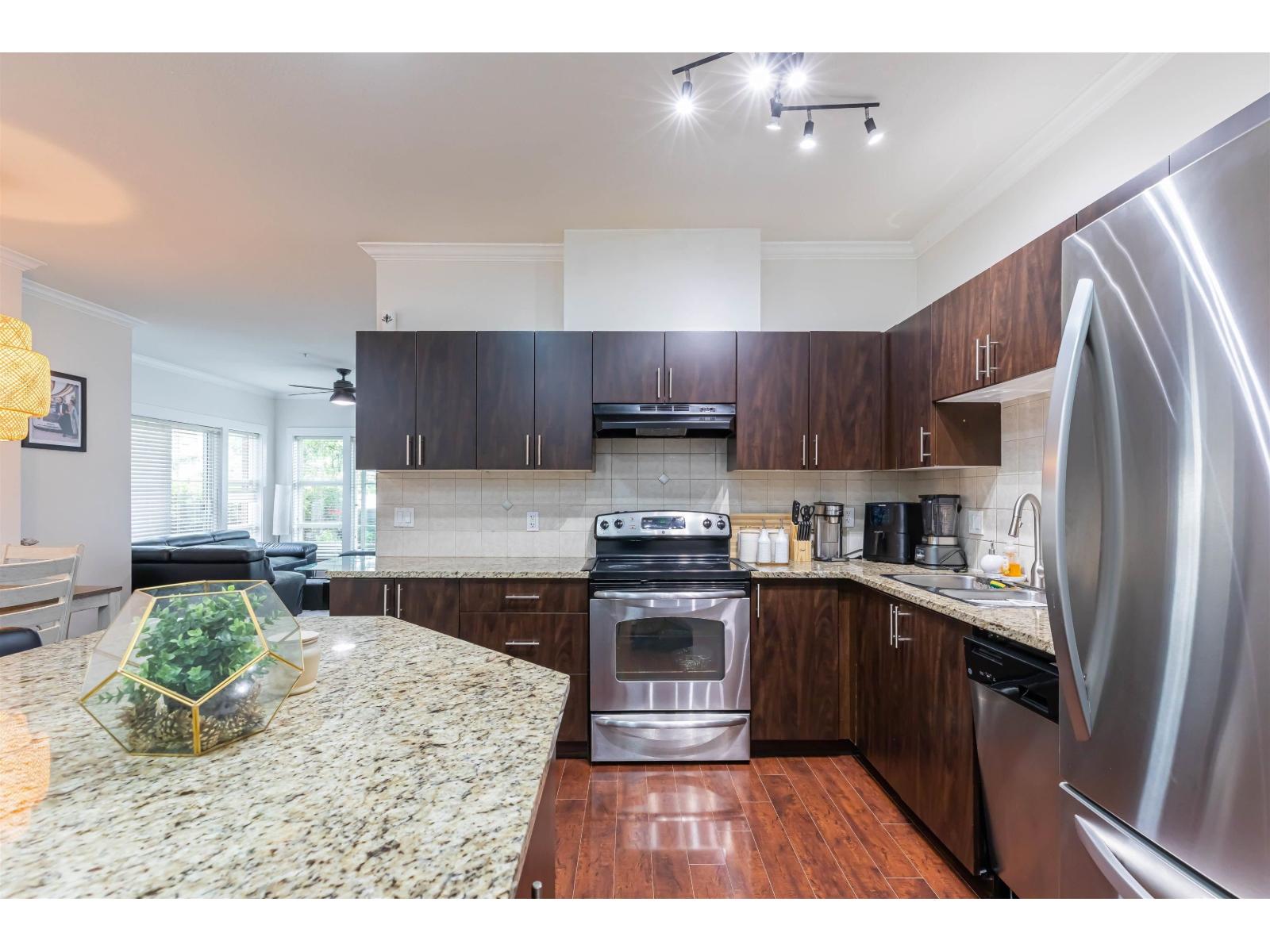 116 17769 57 Avenue Property Photo 10