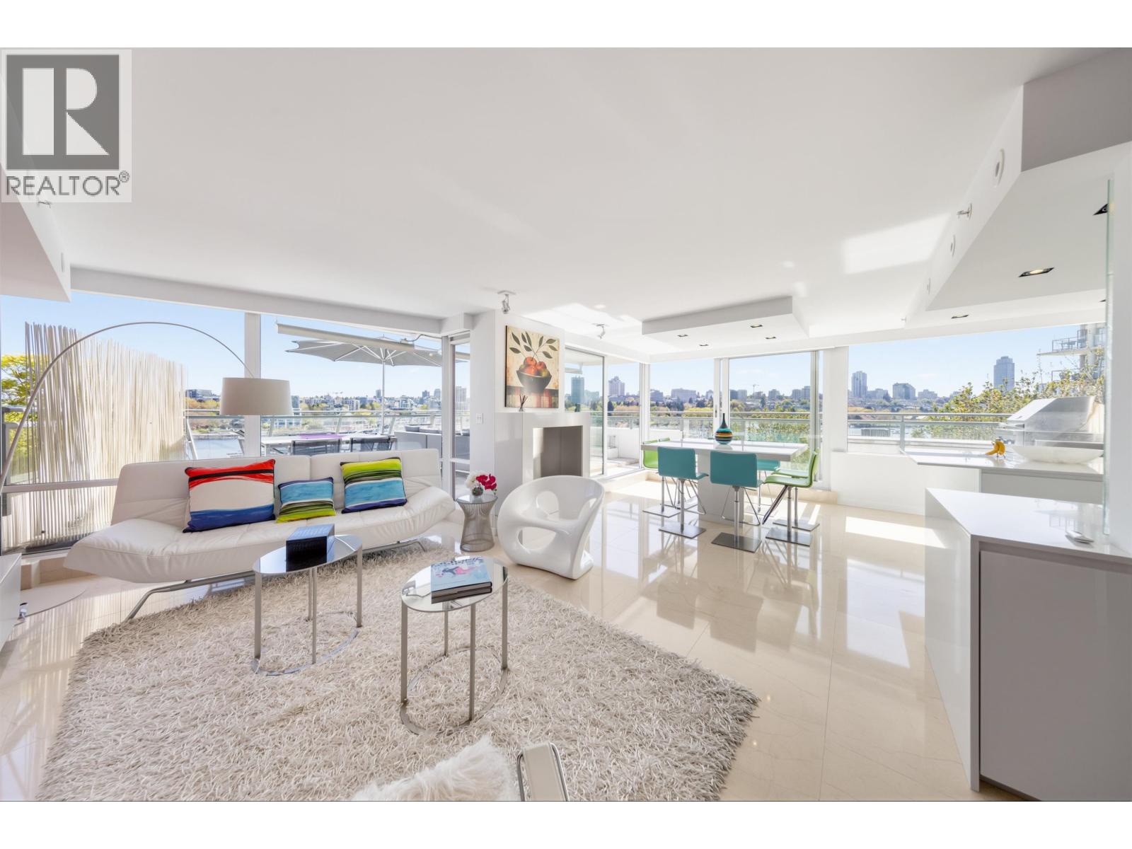 606 1288 Marinaside Crescent Property Photo 7