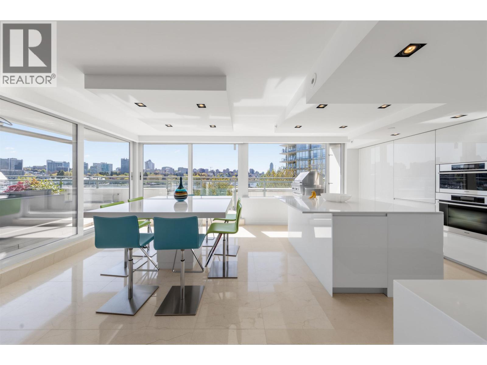 606 1288 Marinaside Crescent Property Photo 8