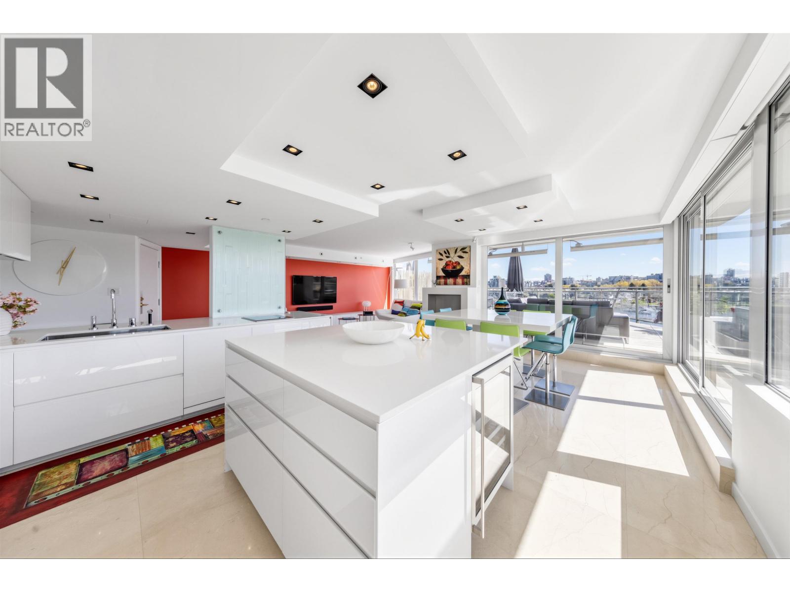 606 1288 Marinaside Crescent Property Photo 13