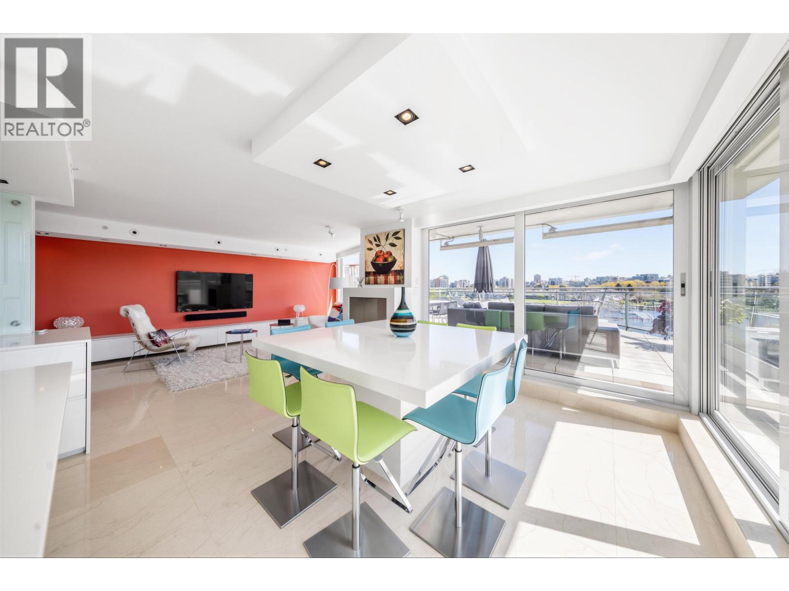 606 1288 Marinaside Crescent Property Photo 14