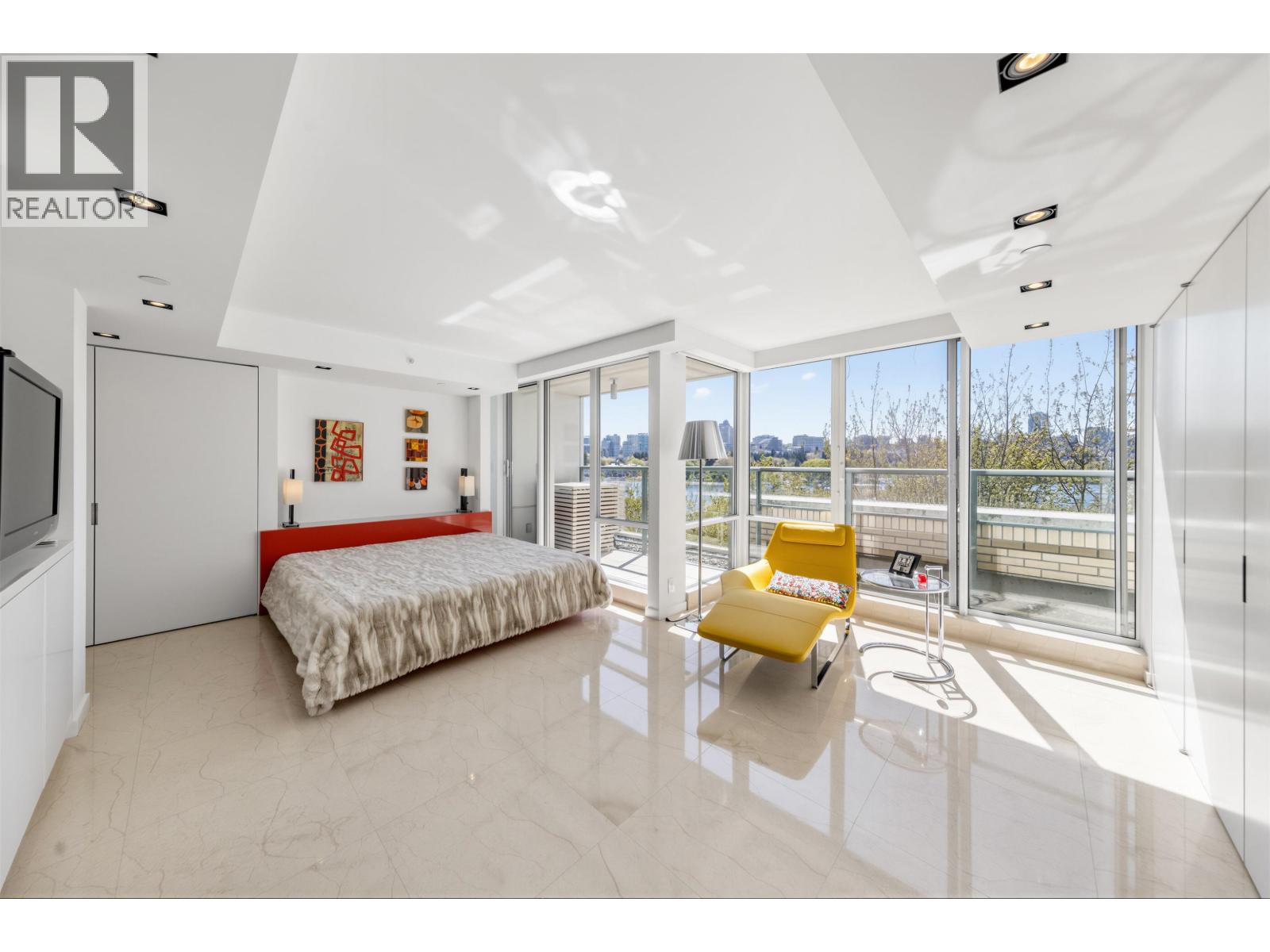 606 1288 Marinaside Crescent Property Photo 21