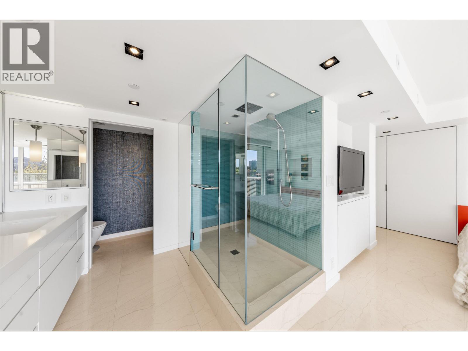 606 1288 Marinaside Crescent Property Photo 25