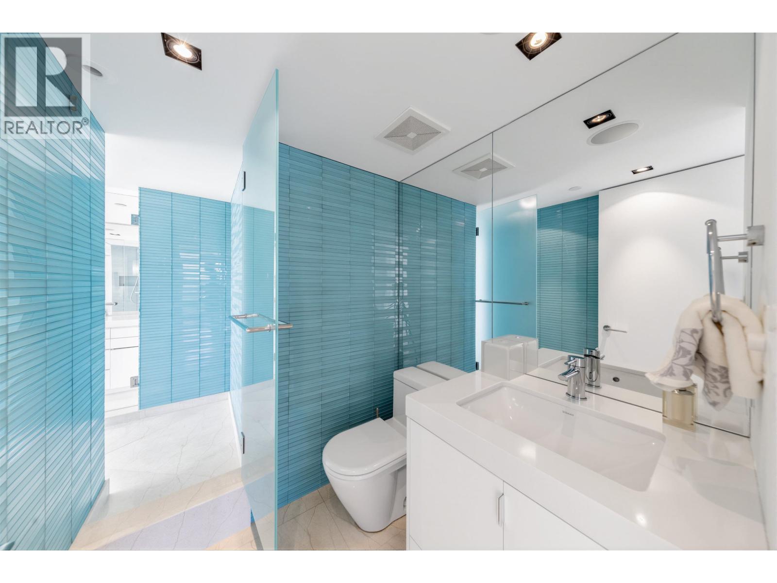 606 1288 Marinaside Crescent Property Photo 27