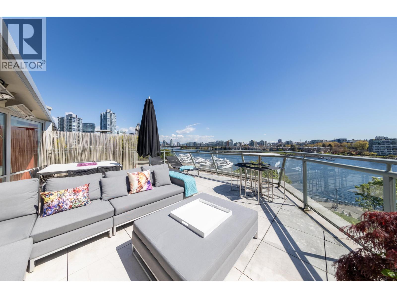 606 1288 Marinaside Crescent Property Photo 39