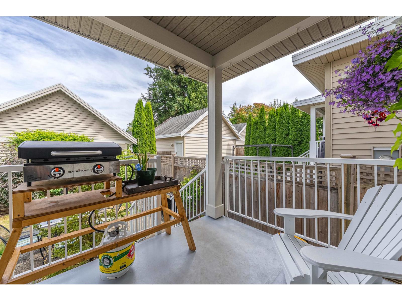 2914 152 Street Property Photo 4