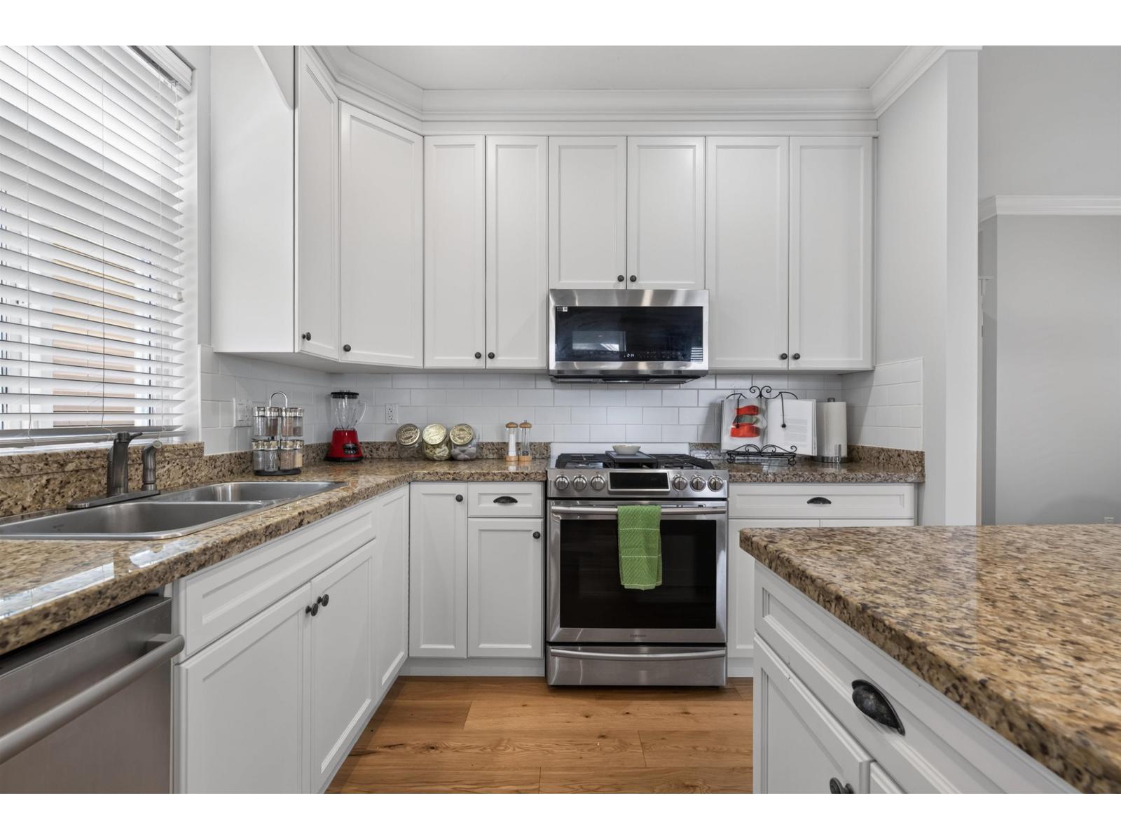 2914 152 Street Property Photo 16