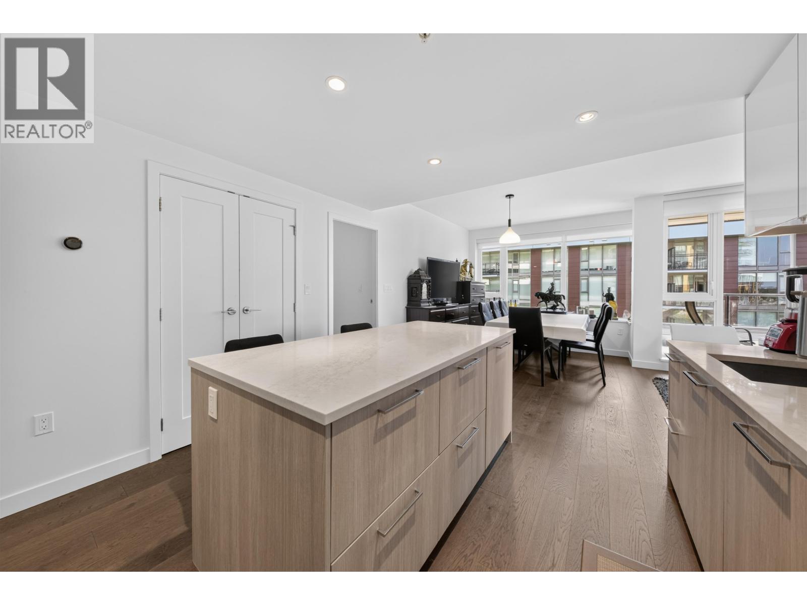 809 8160 Mcmyn Way Property Photo 10