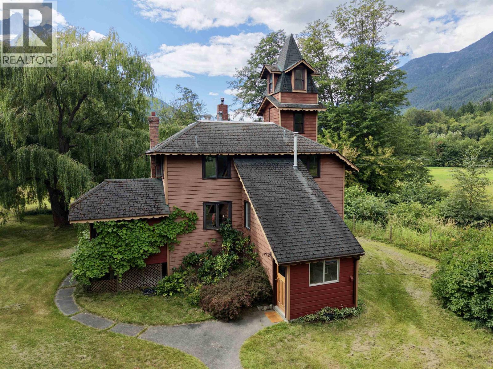 4233 Mackenzie 20 Highway Property Photo 1