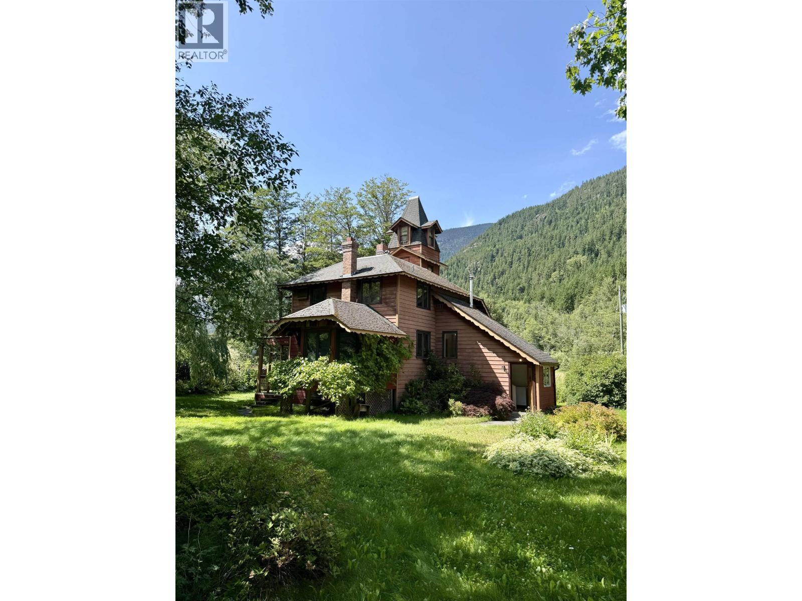 4233 Mackenzie 20 Highway Property Photo 4