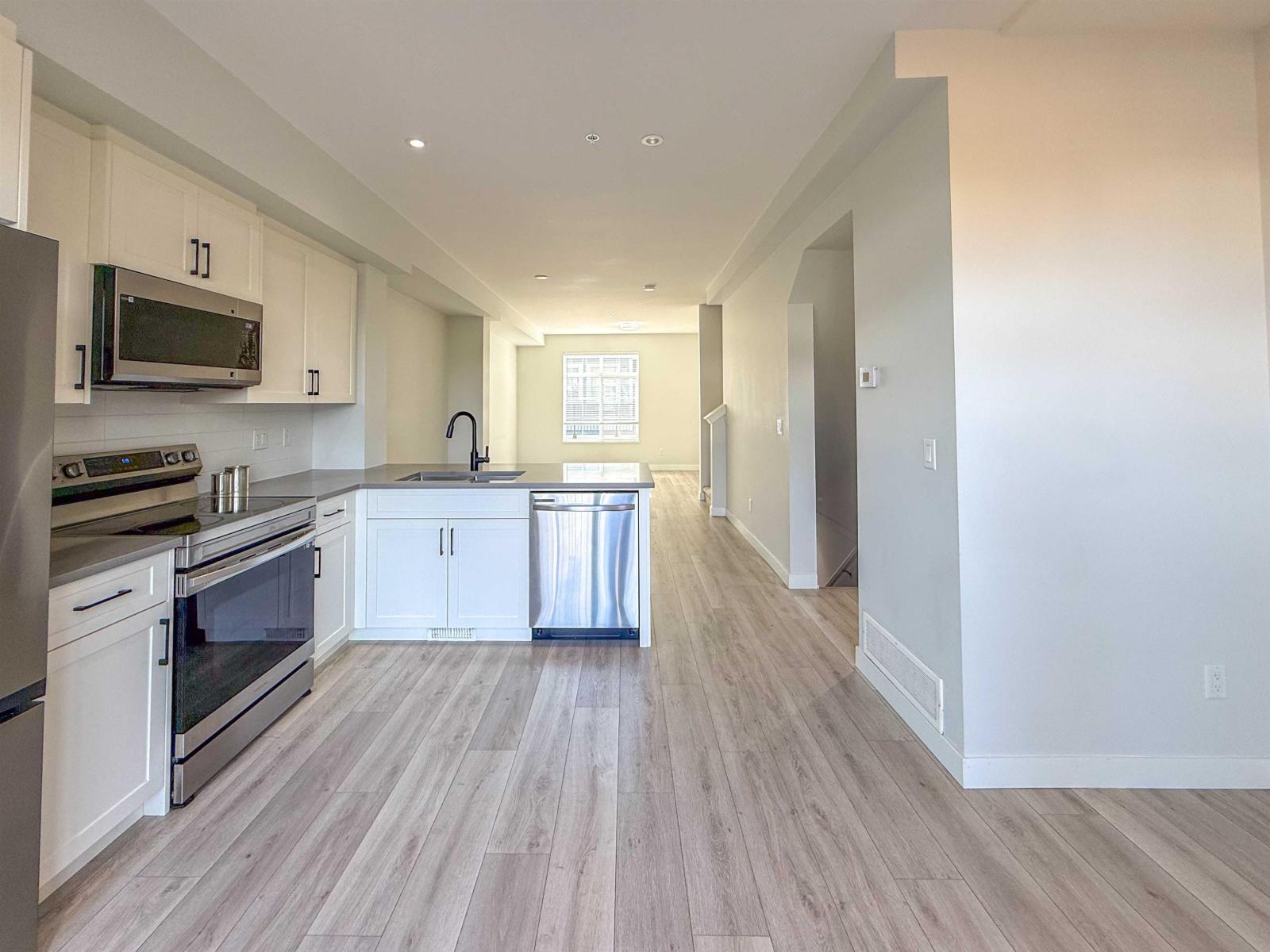 145 20180 84 Avenue Property Photo 8