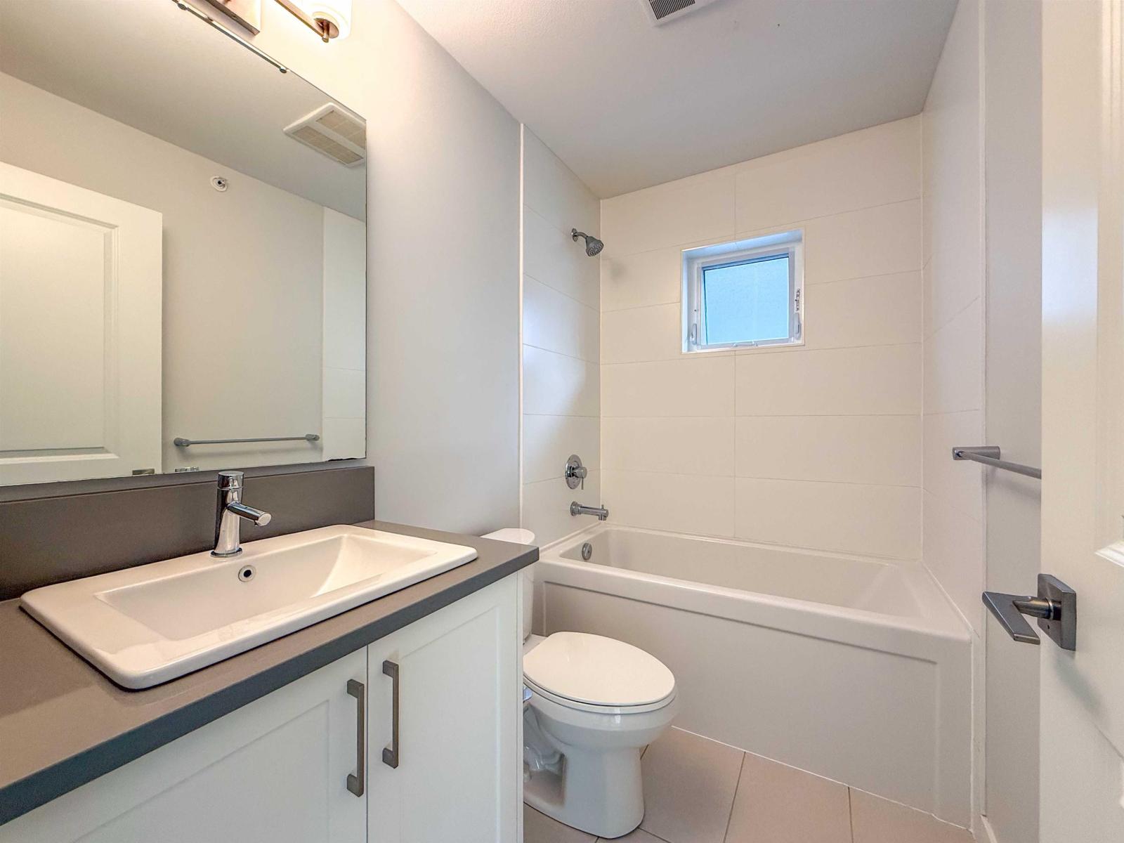 145 20180 84 Avenue Property Photo 20