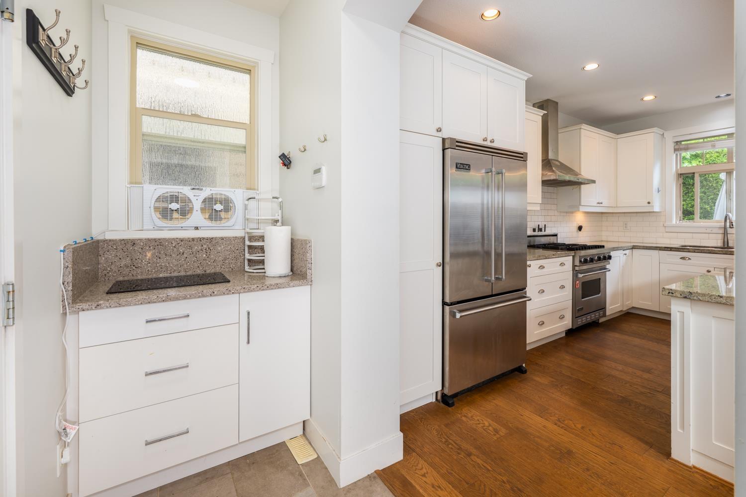 18 15885 26 Avenue Property Photo 10