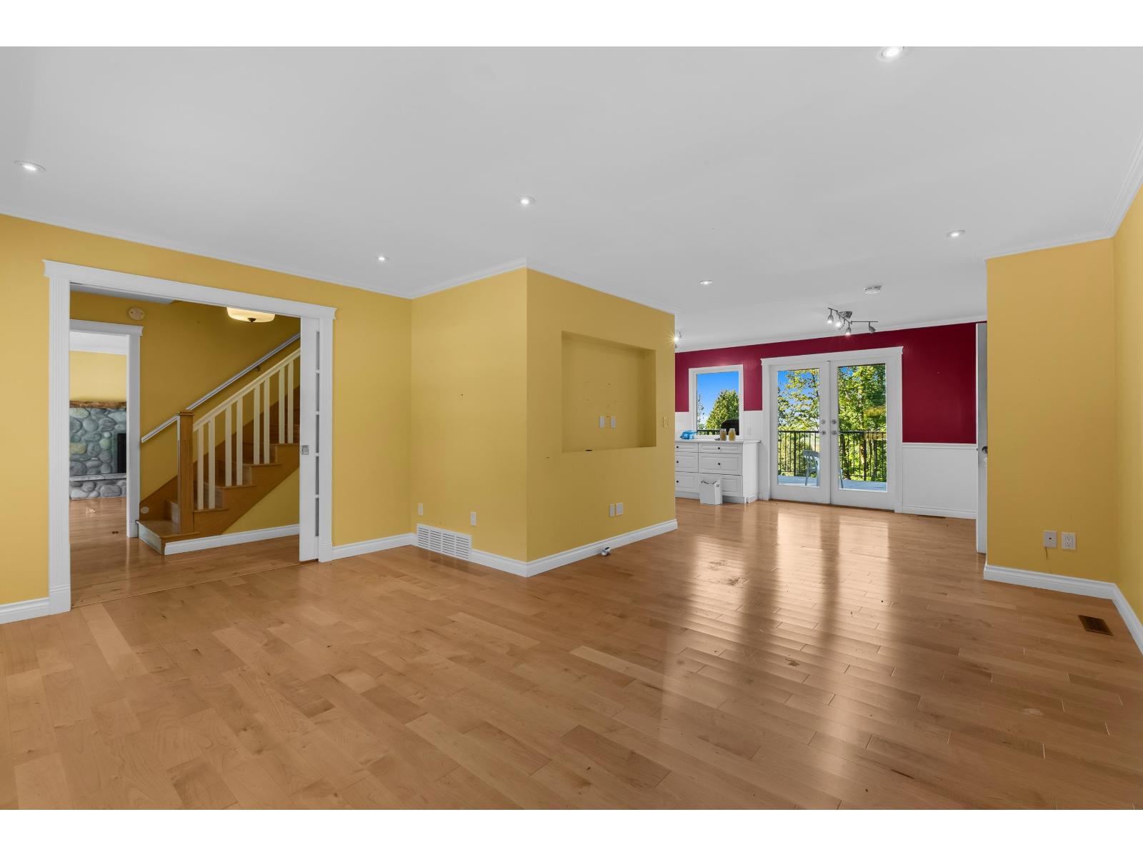 17311 Hillview Place Property Photo 10