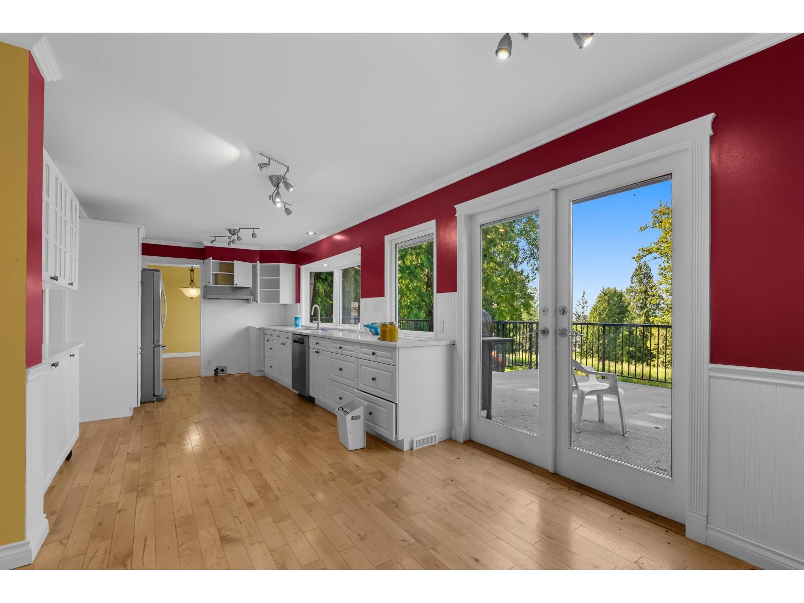 17311 Hillview Place Property Photo 12