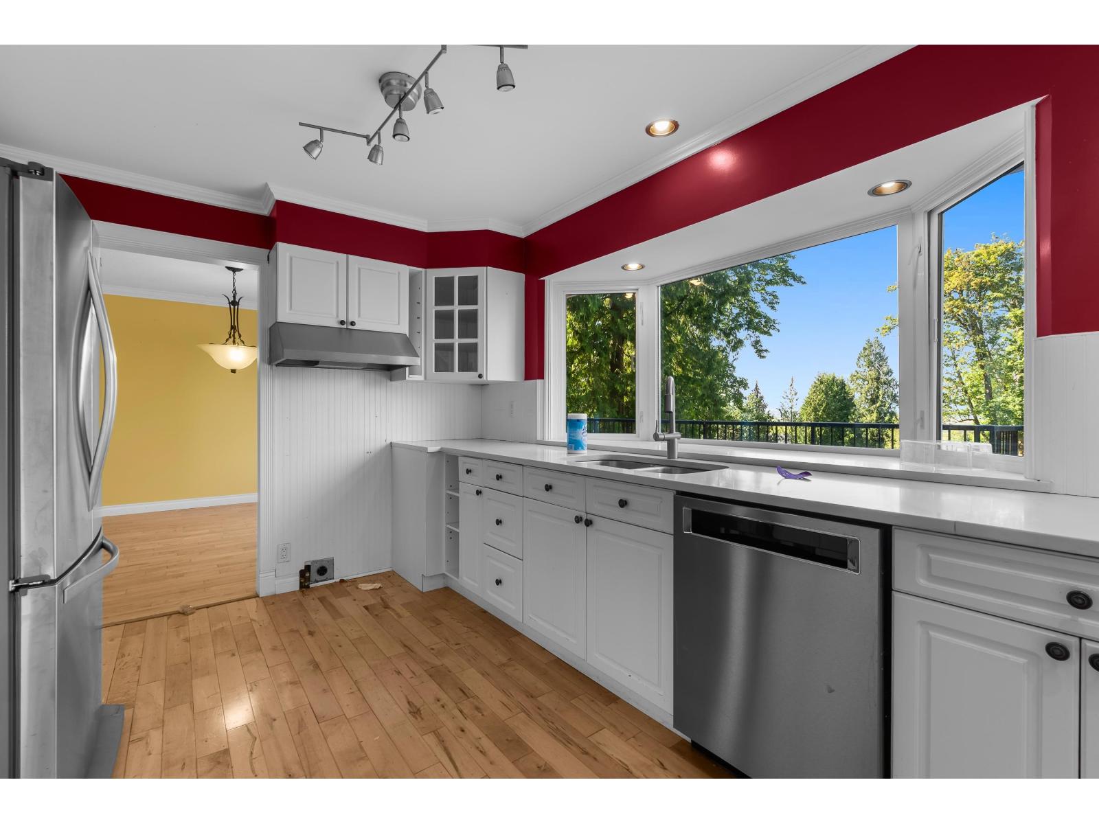 17311 Hillview Place Property Photo 14