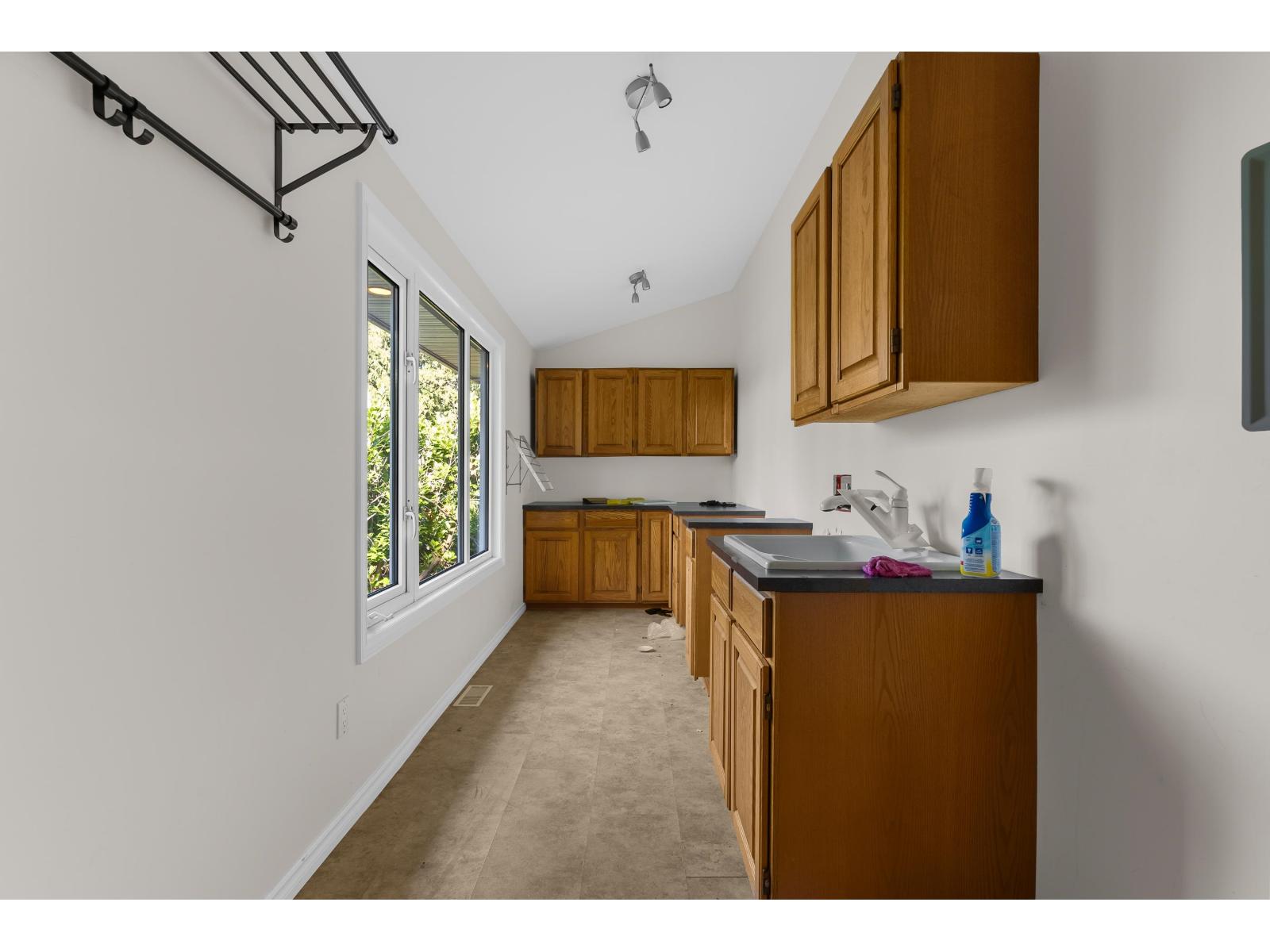17311 Hillview Place Property Photo 16