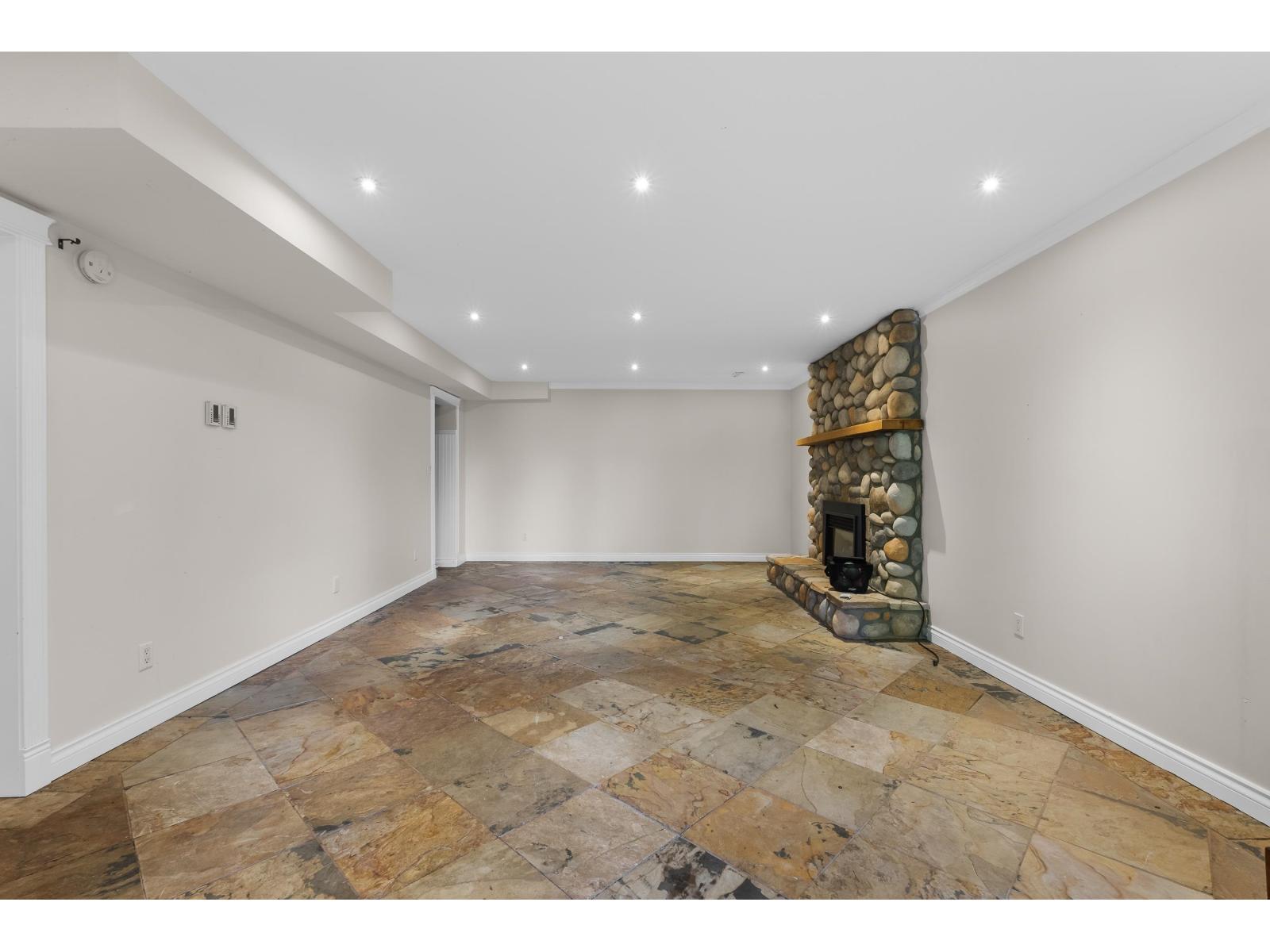 17311 Hillview Place Property Photo 23