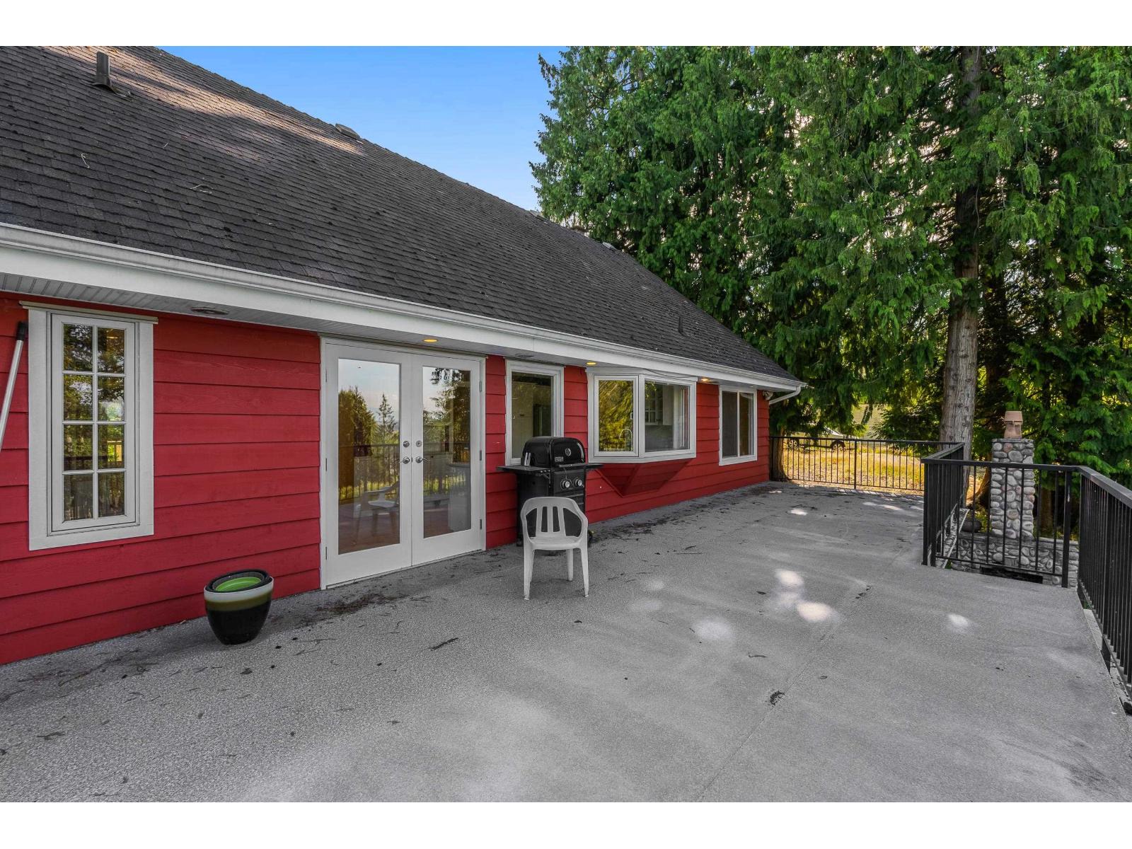 17311 Hillview Place Property Photo 39