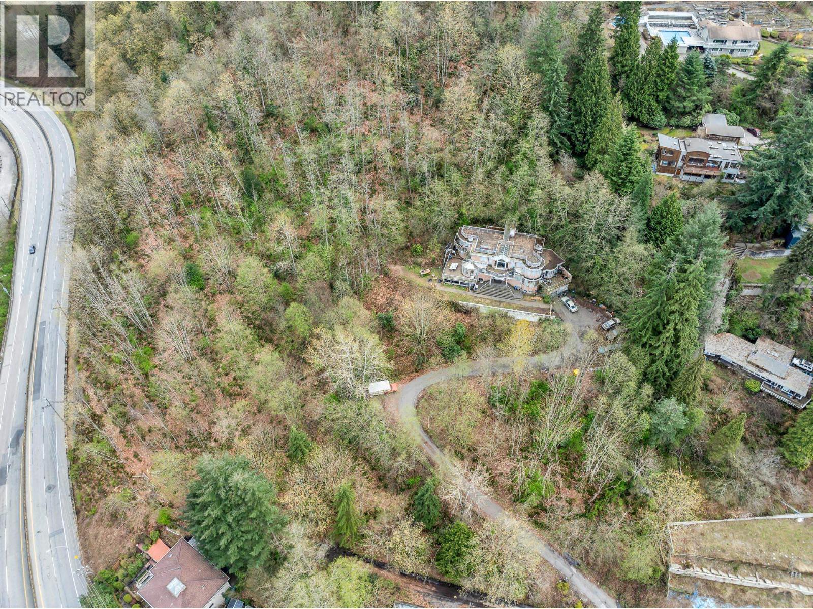 7356 Braeside Drive Property Photo 4