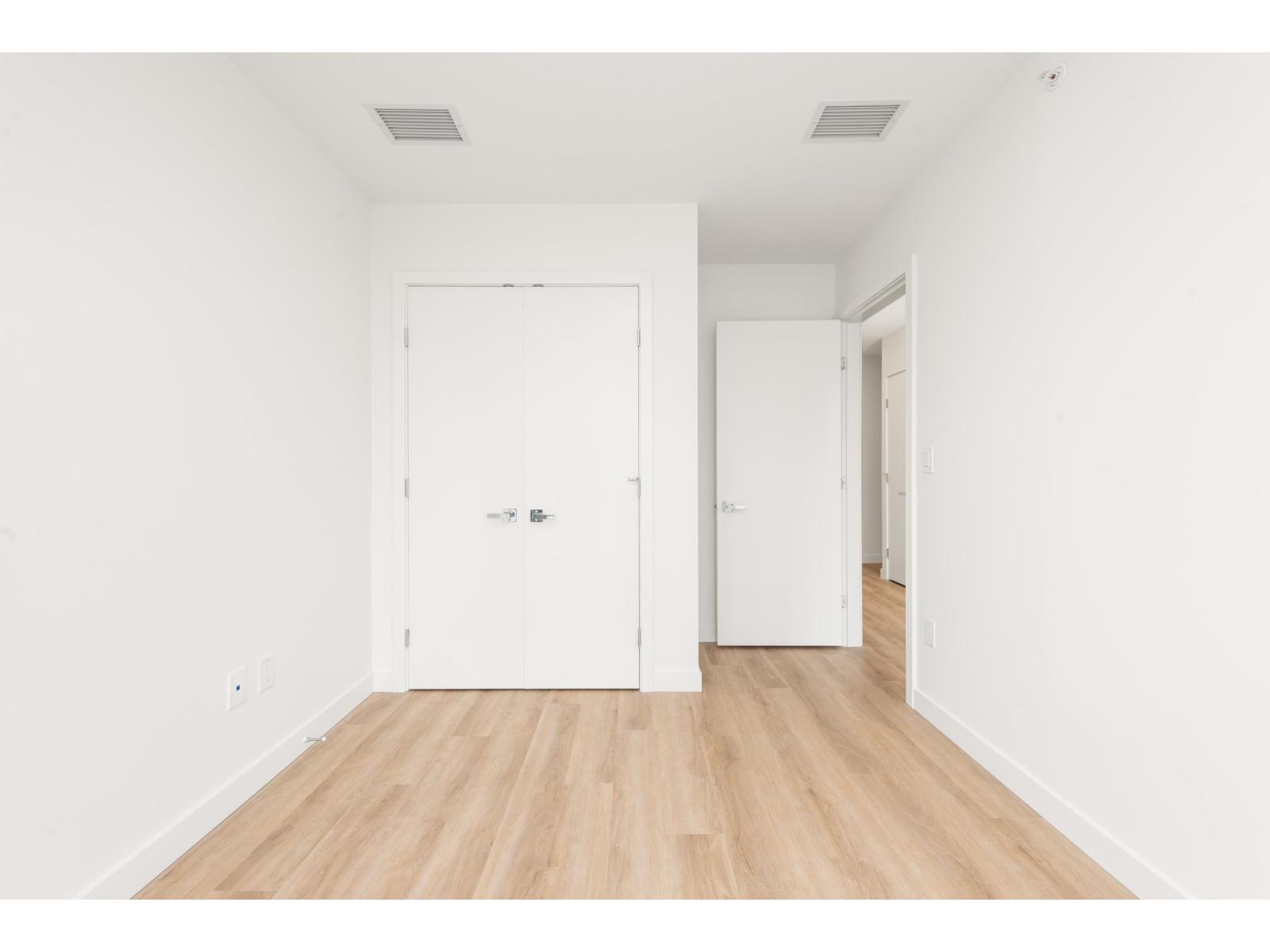 301 9675 King George Boulevard Property Photo 6
