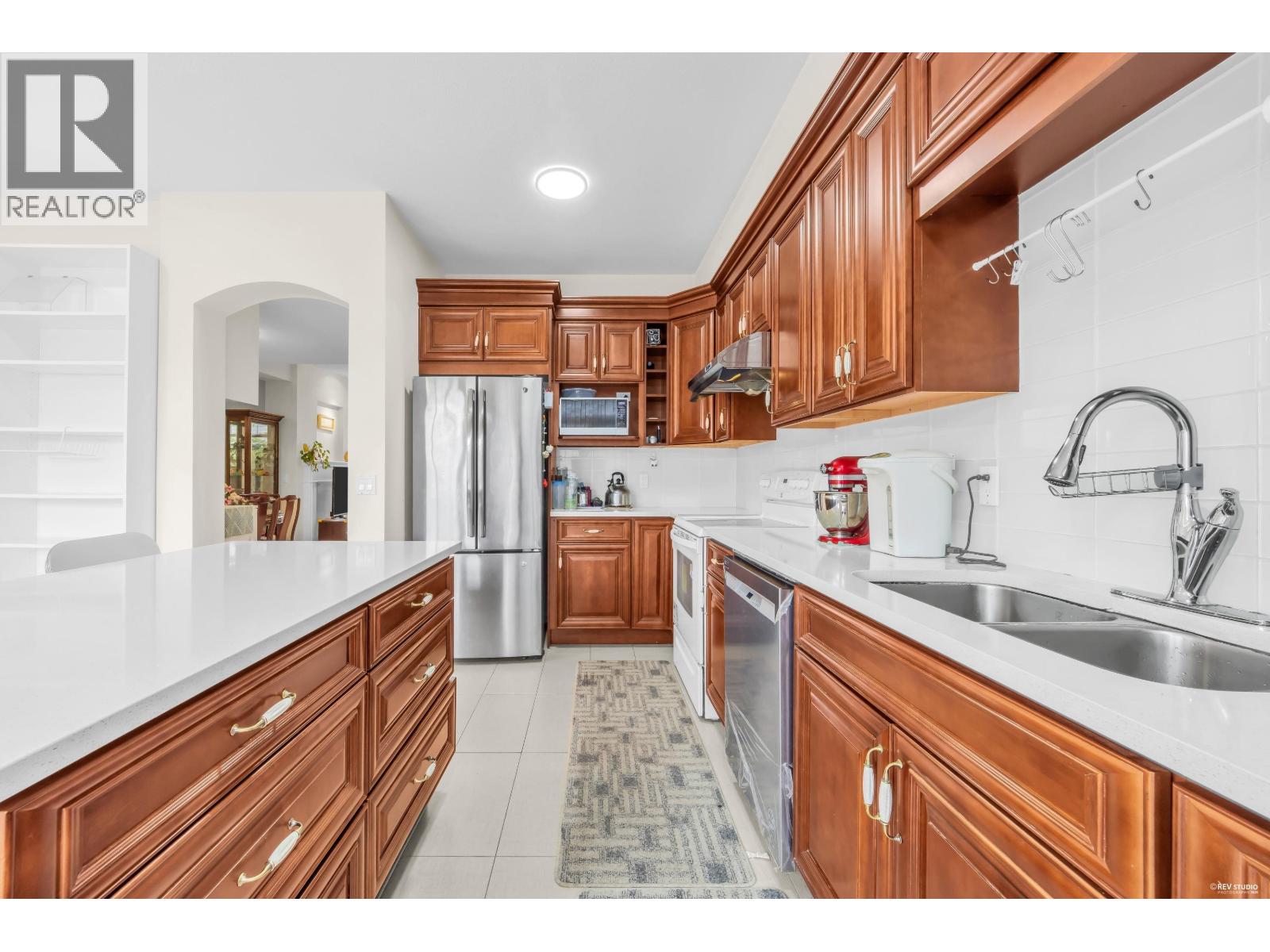25 5298 Oakmount Crescent Property Photo 11