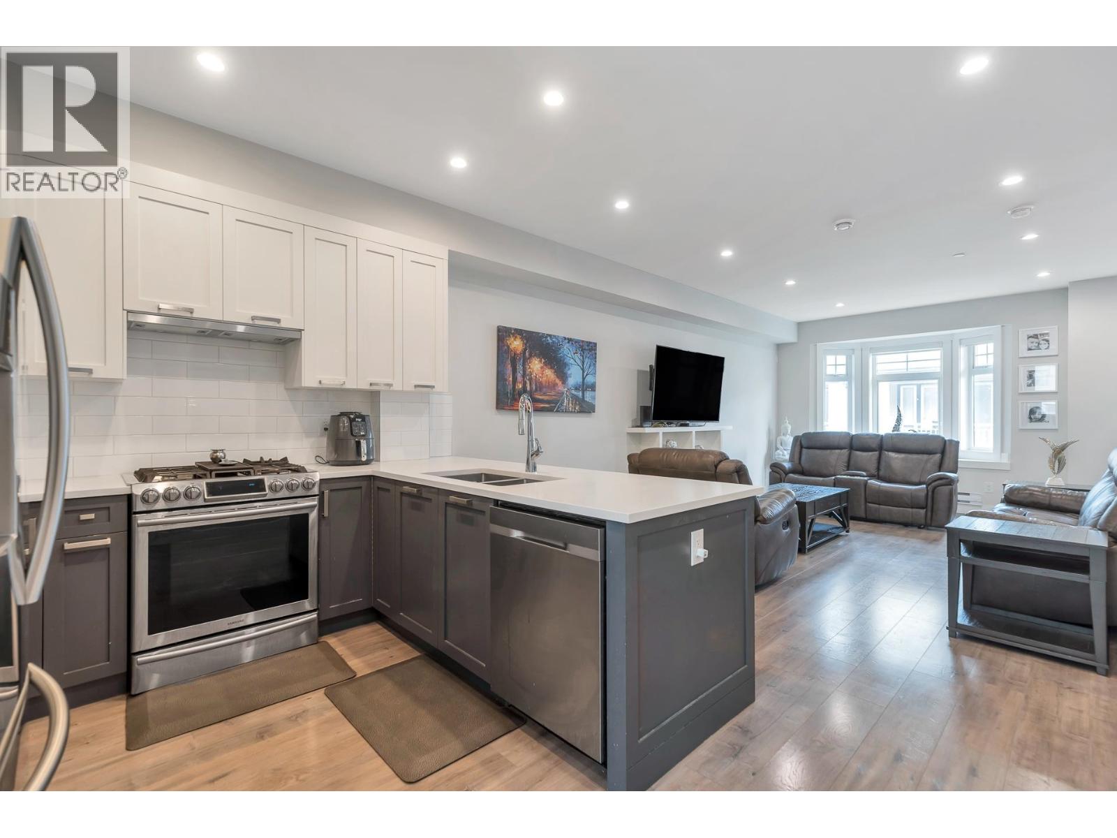 21 189 Wood Street Property Photo 16