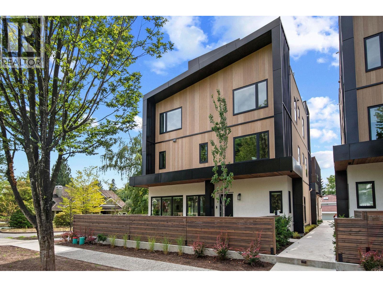 5489 Larch Street Property Photo 1