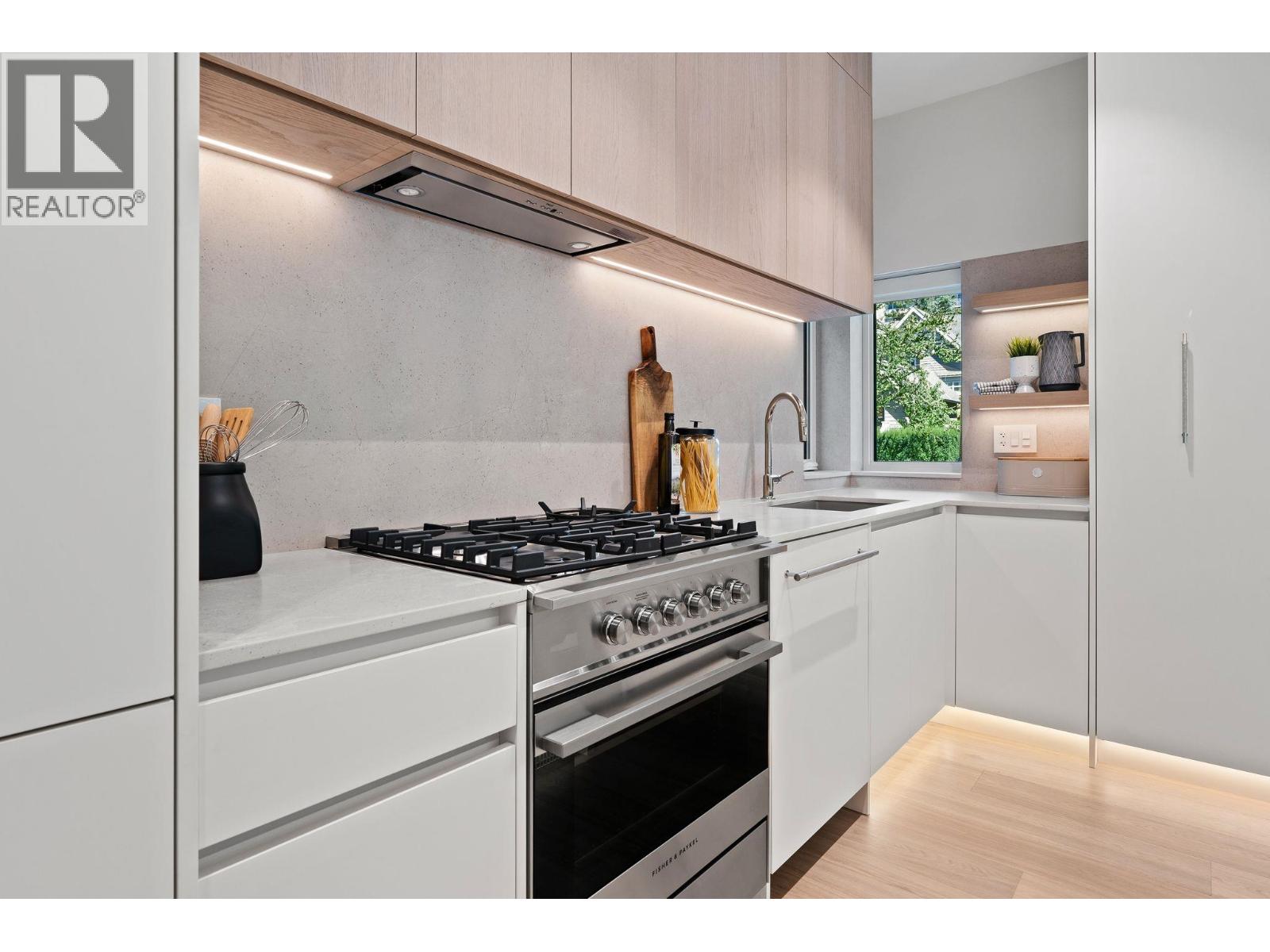 5489 Larch Street Property Photo 16
