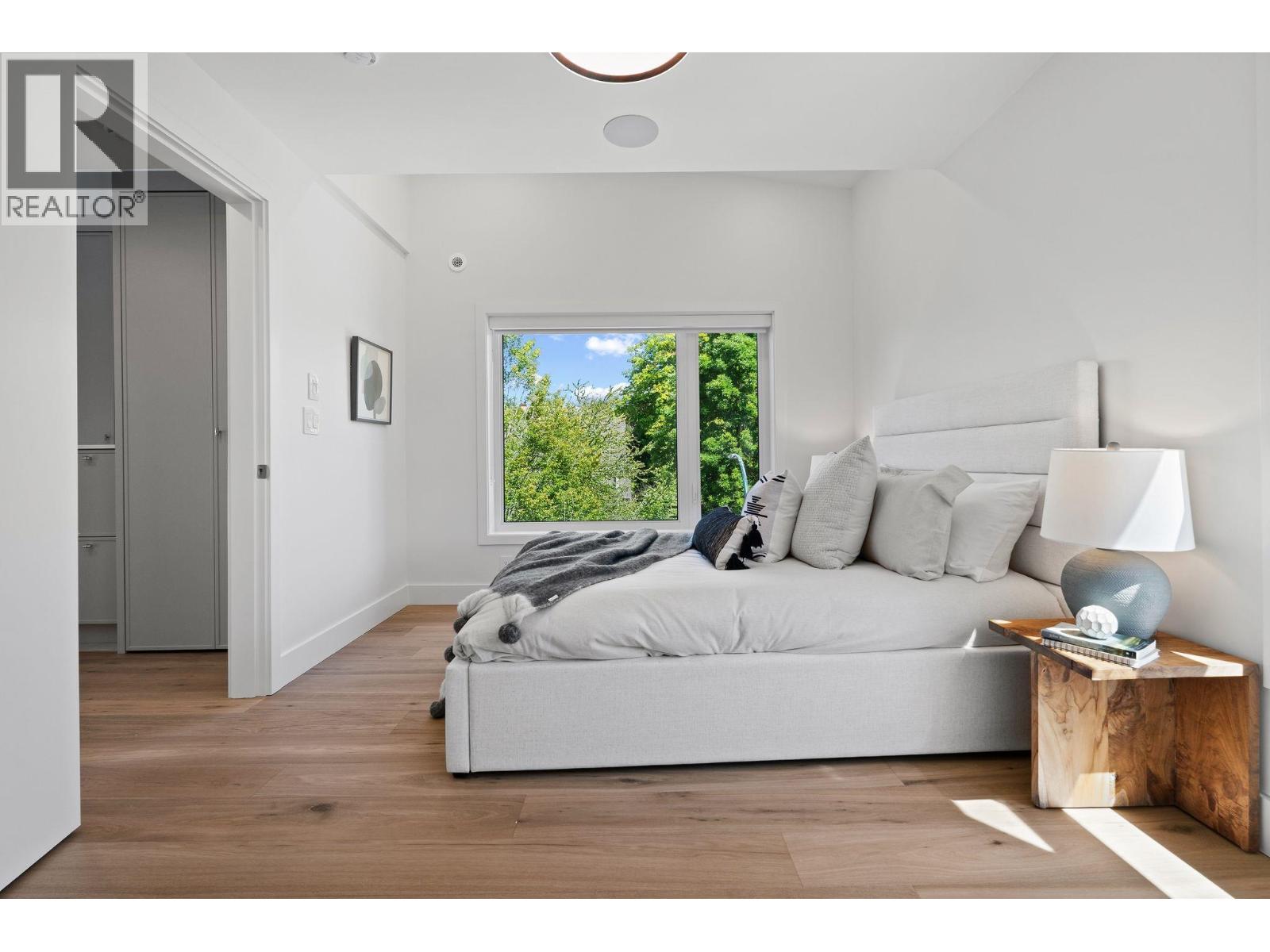 5489 Larch Street Property Photo 24