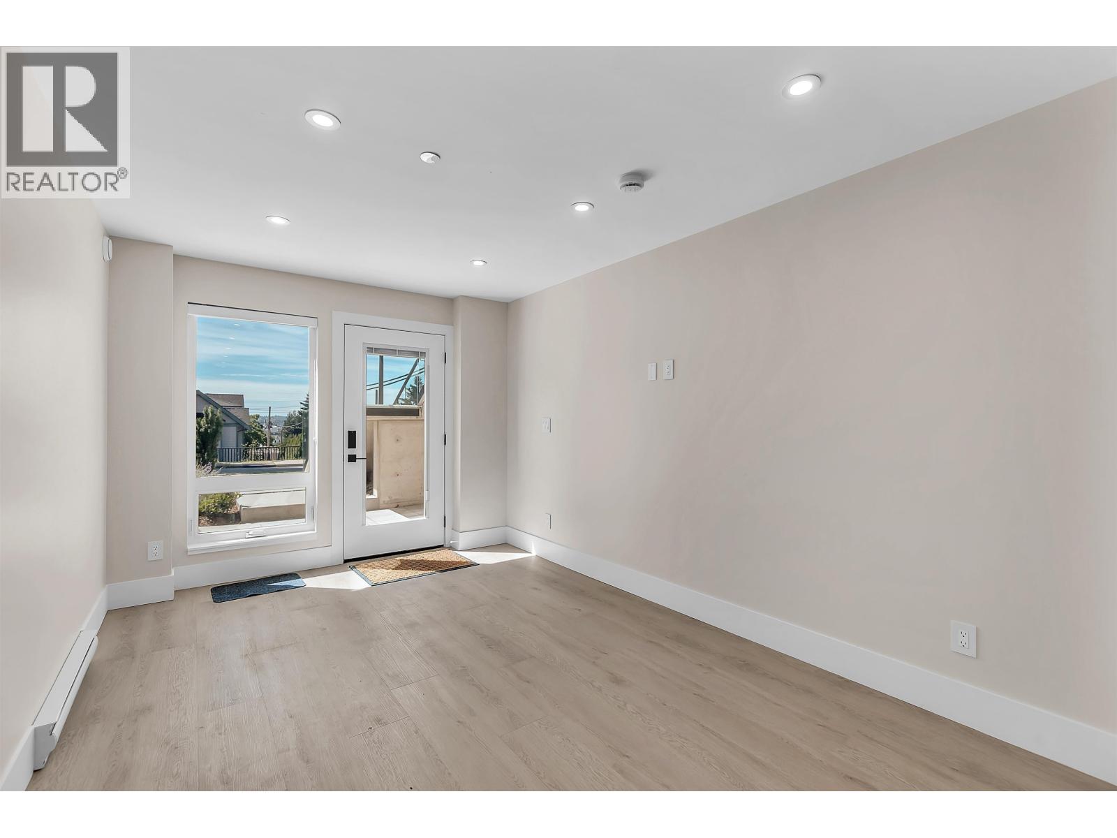 502 E 5th Street Property Photo 24