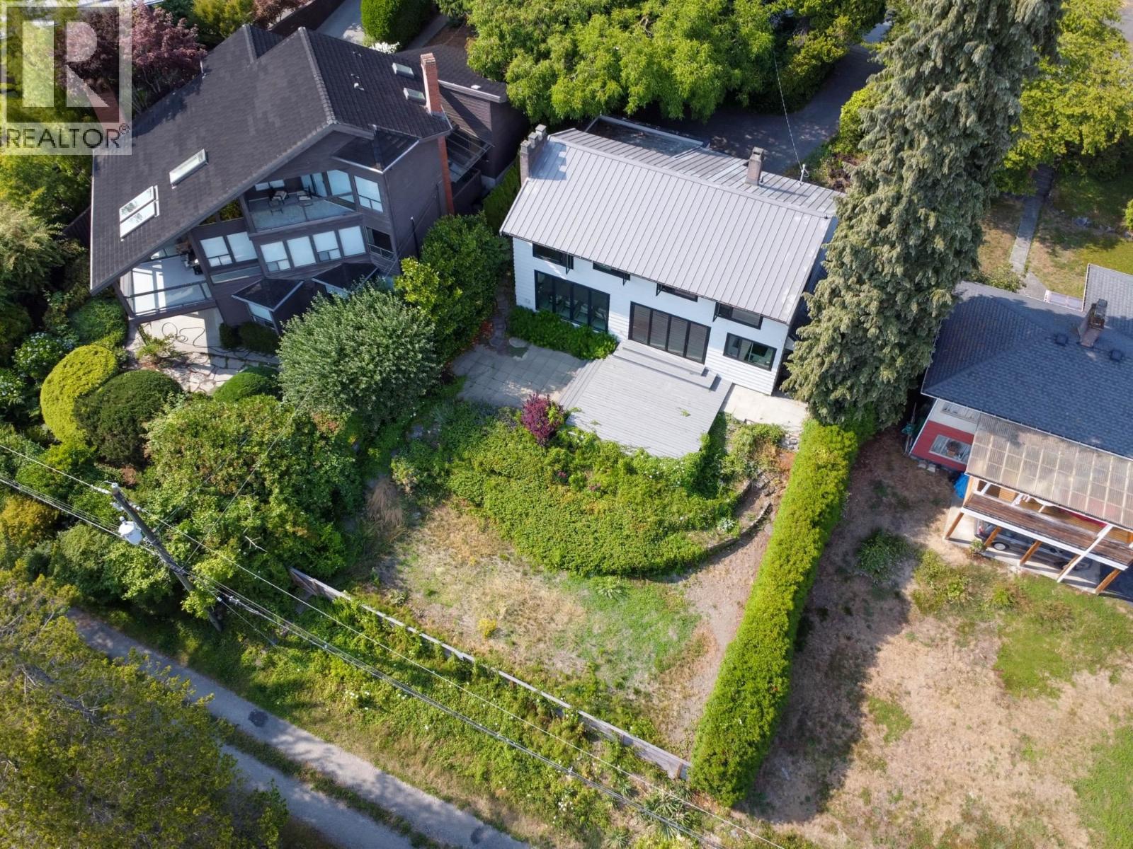 2234 Palmerston Avenue Property Photo 1