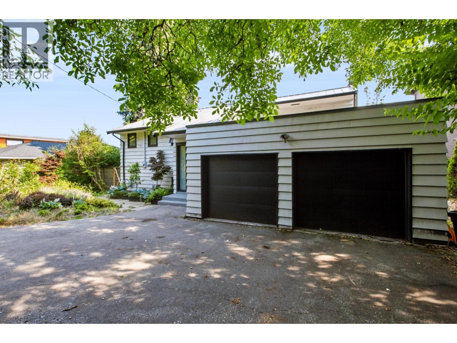 2234 Palmerston Avenue Property Photo 4
