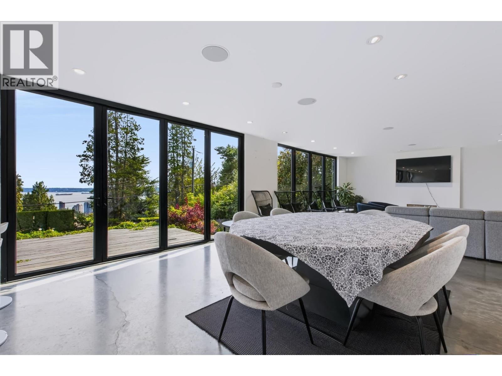 2234 Palmerston Avenue Property Photo 13