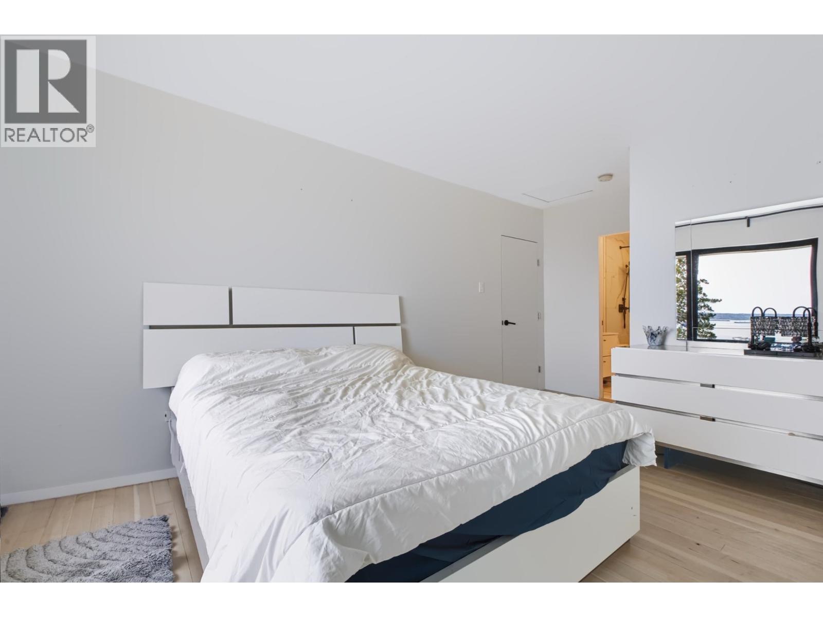 2234 Palmerston Avenue Property Photo 24