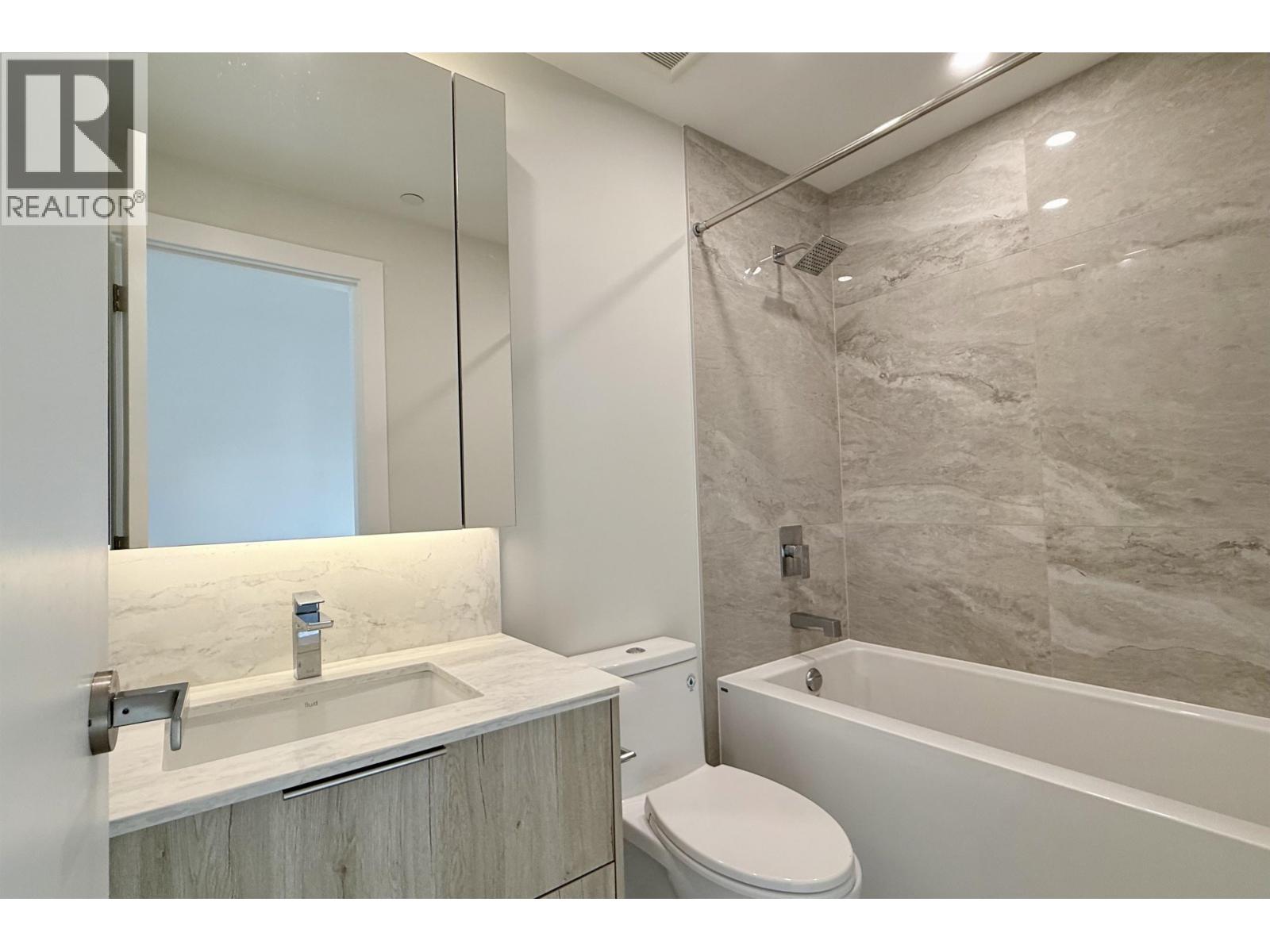 3-brm 423 6th Street Property Photo 8
