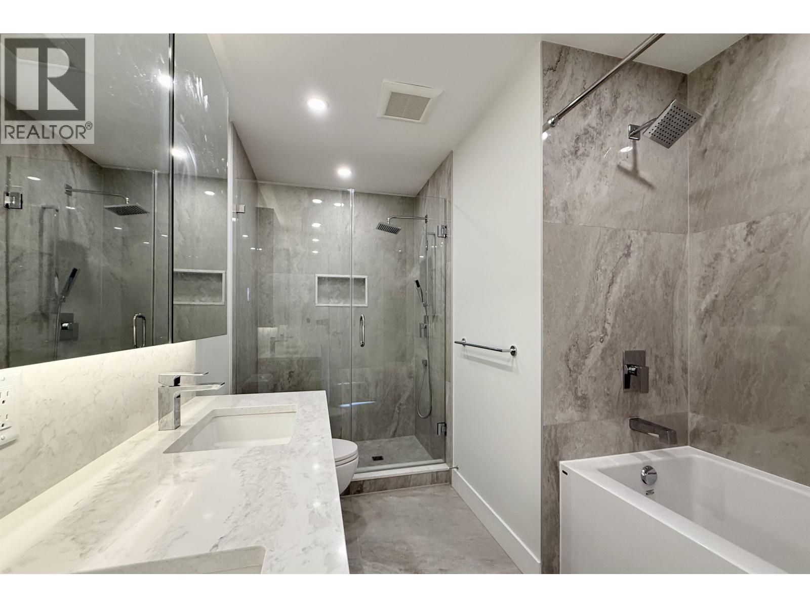 3-brm 423 6th Street Property Photo 11