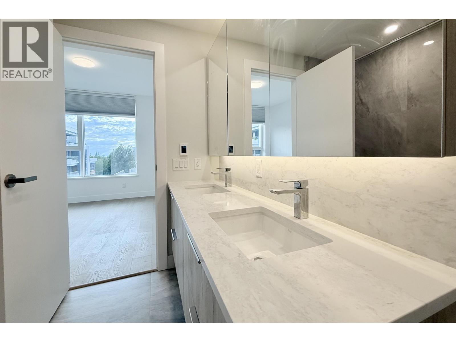 3-brm 423 6th Street Property Photo 12