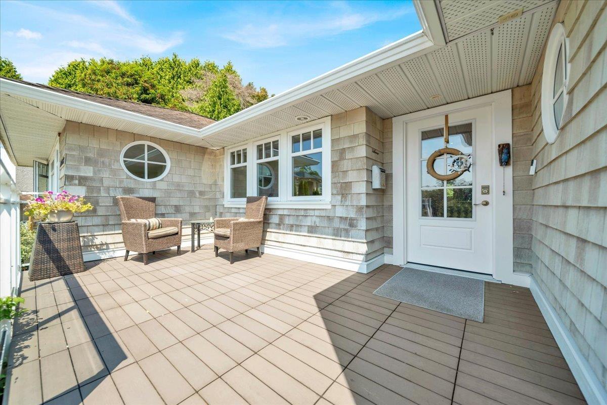 16063 8 Avenue Property Photo 4