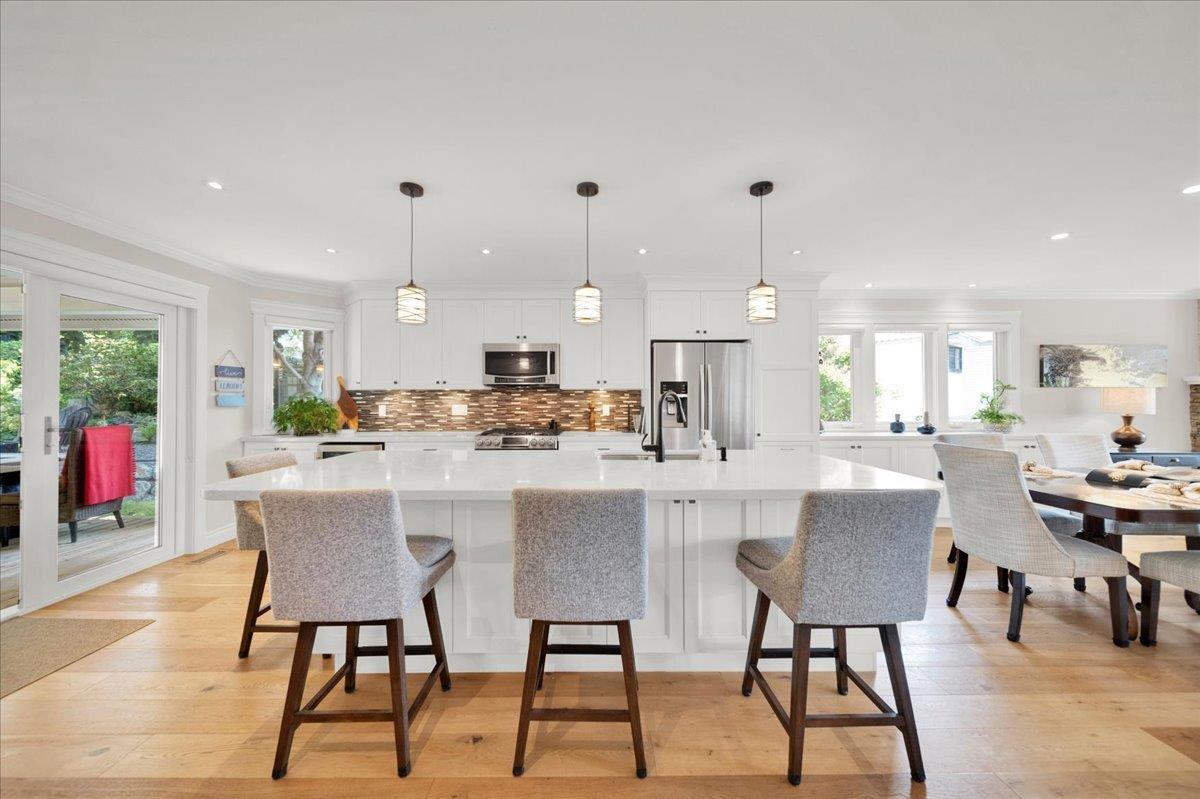 16063 8 Avenue Property Photo 5